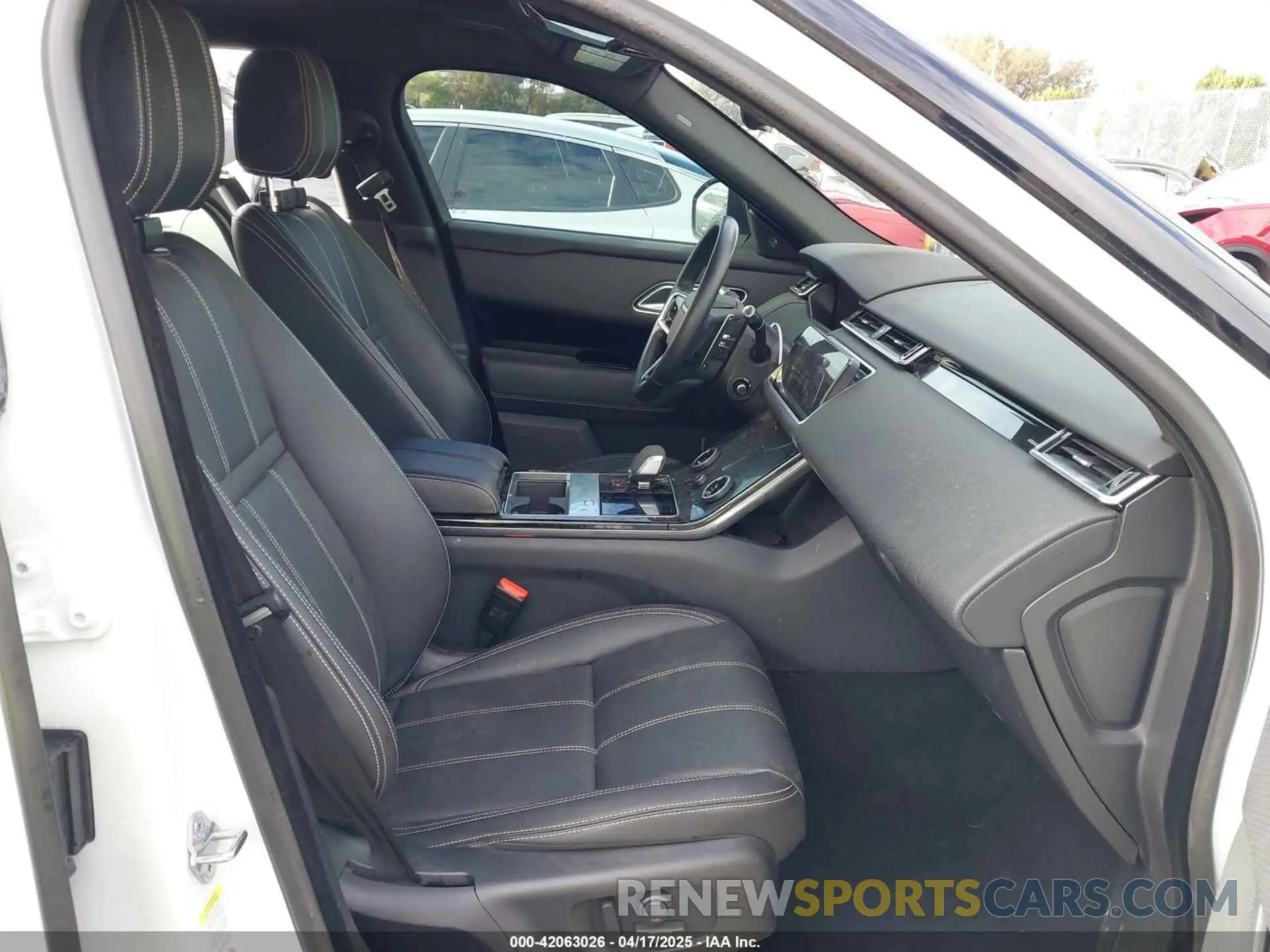 5 fotografías del automóvil dañado SALYT2EXXMA316087 LAND ROVER RANGE ROVER VELAR 2021