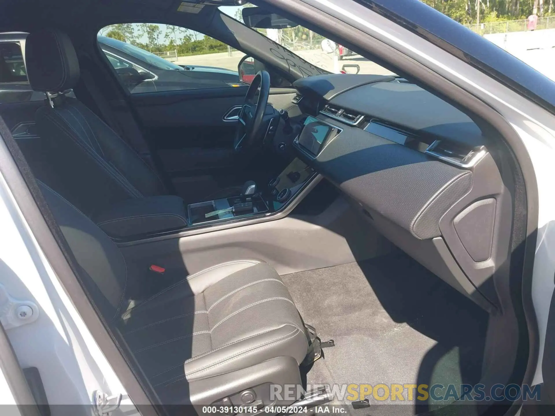 5 fotografías del automóvil dañado SALYJ2EX7NA343366 LAND ROVER RANGE ROVER VELAR 2022