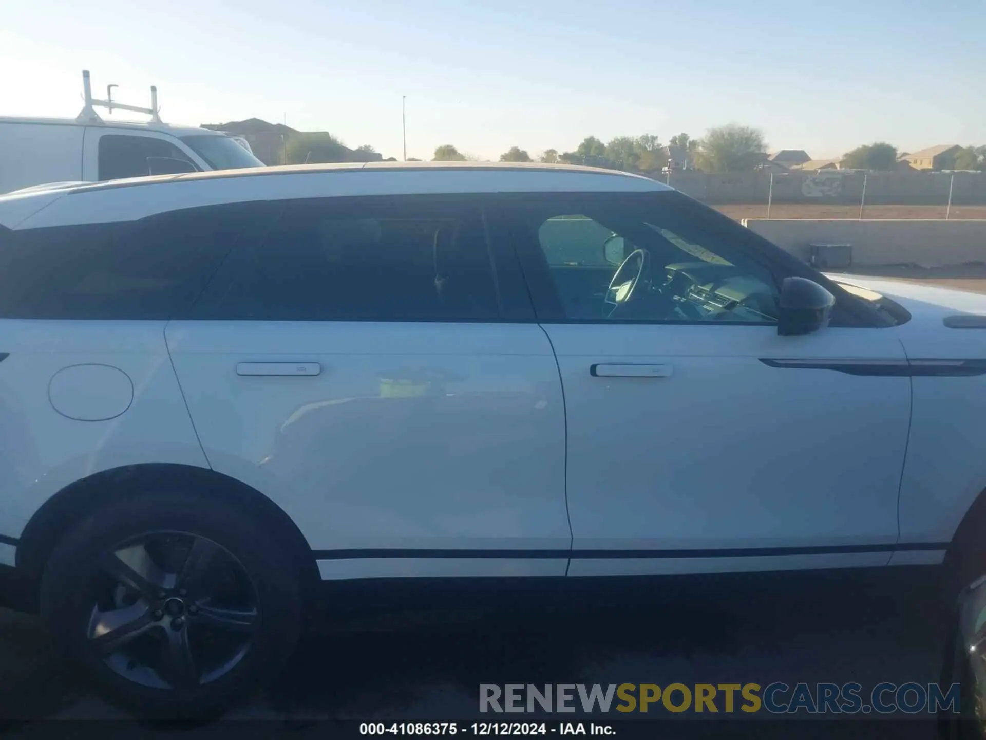13 fotografías del automóvil dañado SALYT2EX6NA329730 LAND ROVER RANGE ROVER VELAR 2022