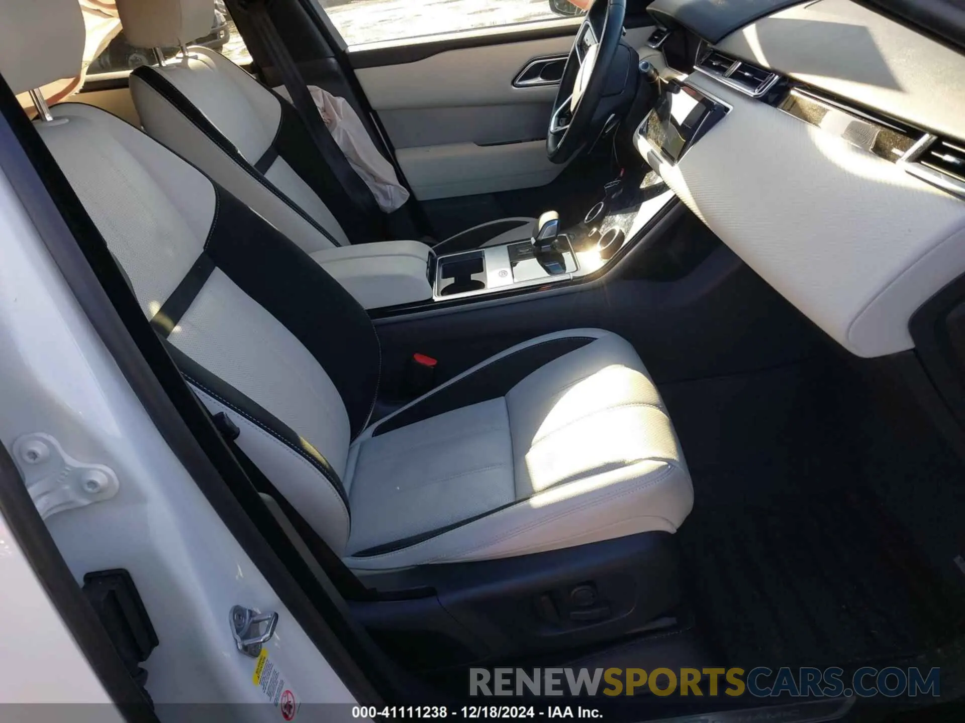 5 fotografías del automóvil dañado SALYT2EX7NA341627 LAND ROVER RANGE ROVER VELAR 2022