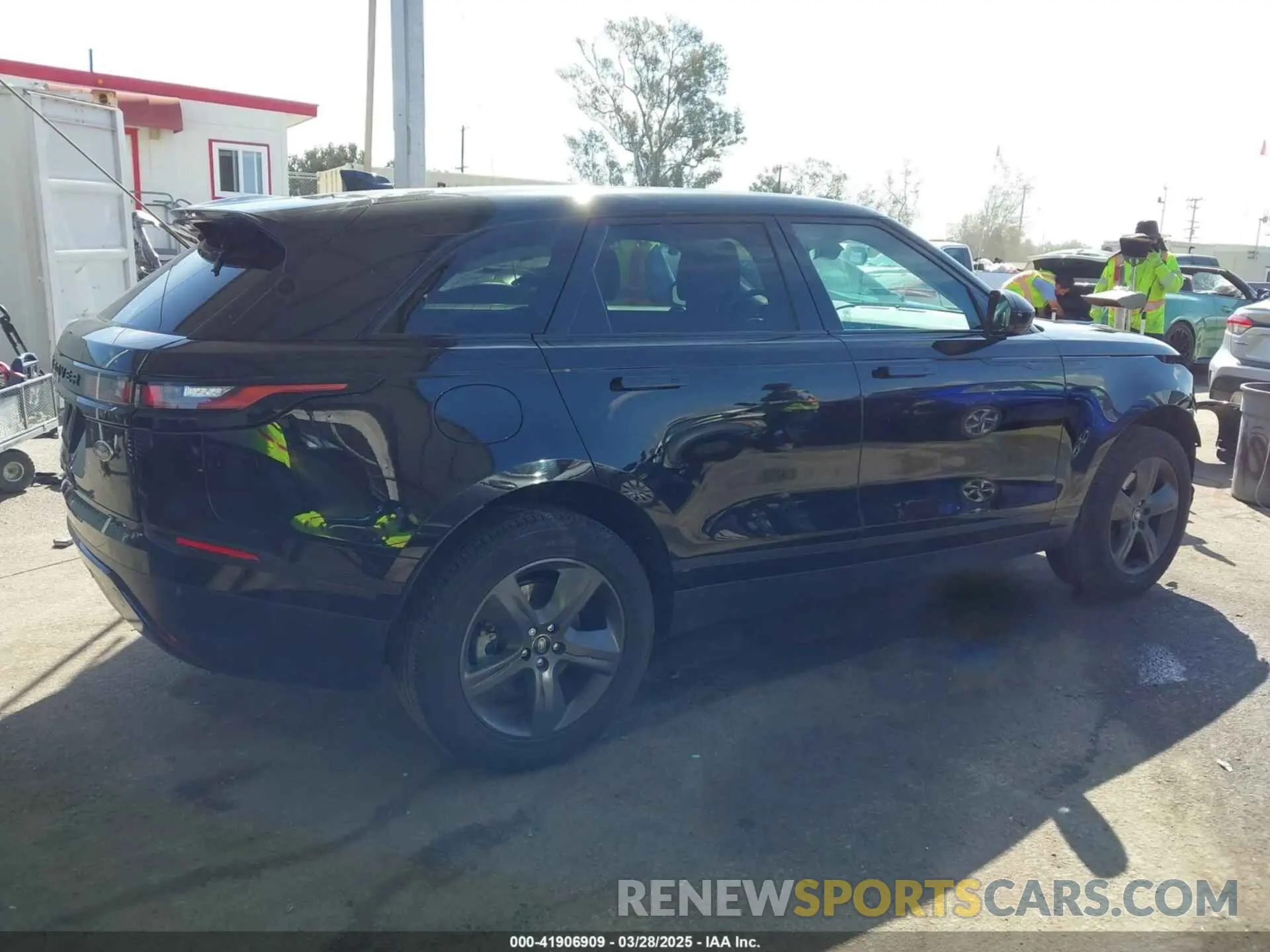 14 fotografías del automóvil dañado SALYJ2EXXPA351416 LAND ROVER RANGE ROVER VELAR 2023