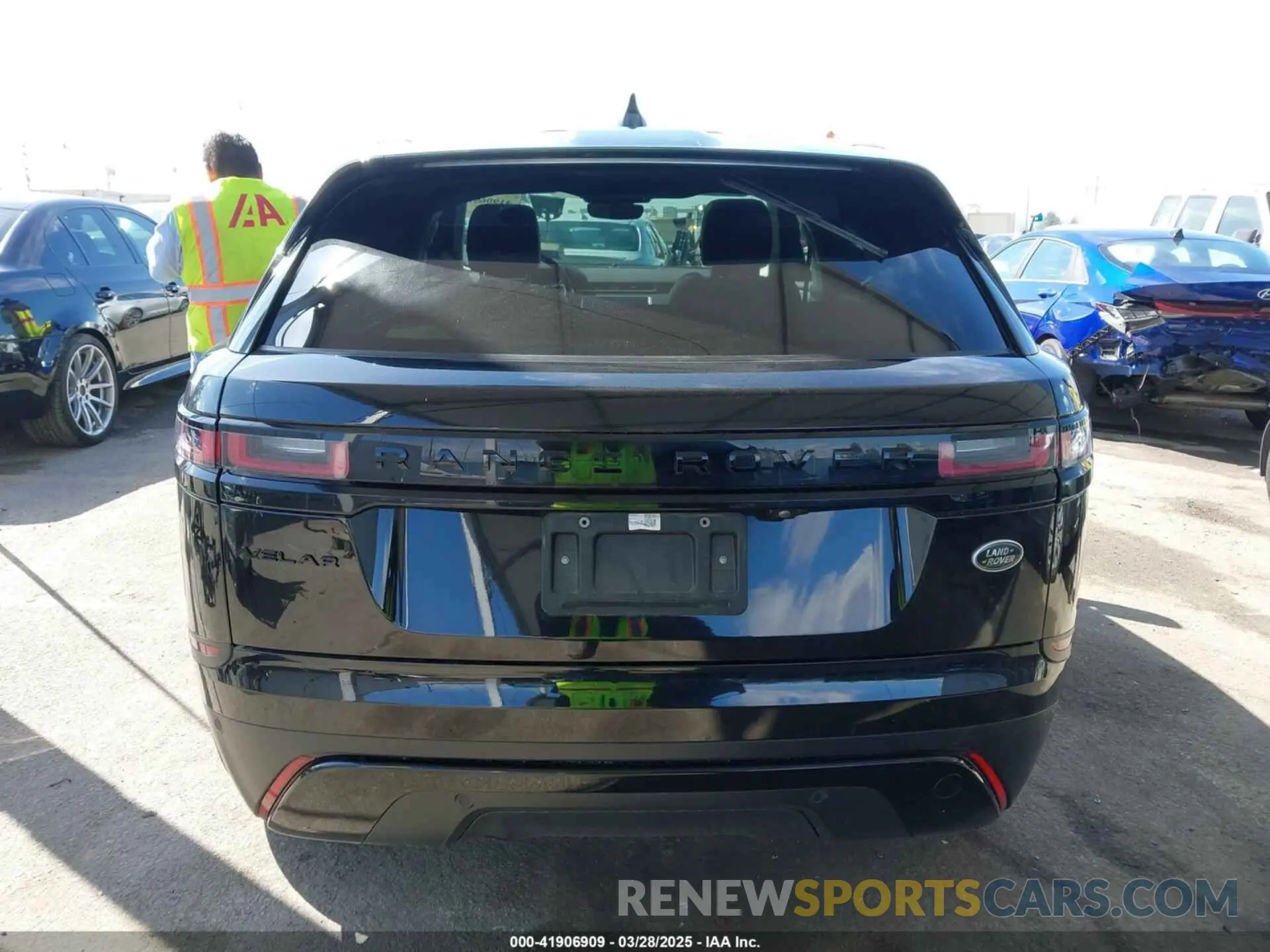 17 fotografías del automóvil dañado SALYJ2EXXPA351416 LAND ROVER RANGE ROVER VELAR 2023