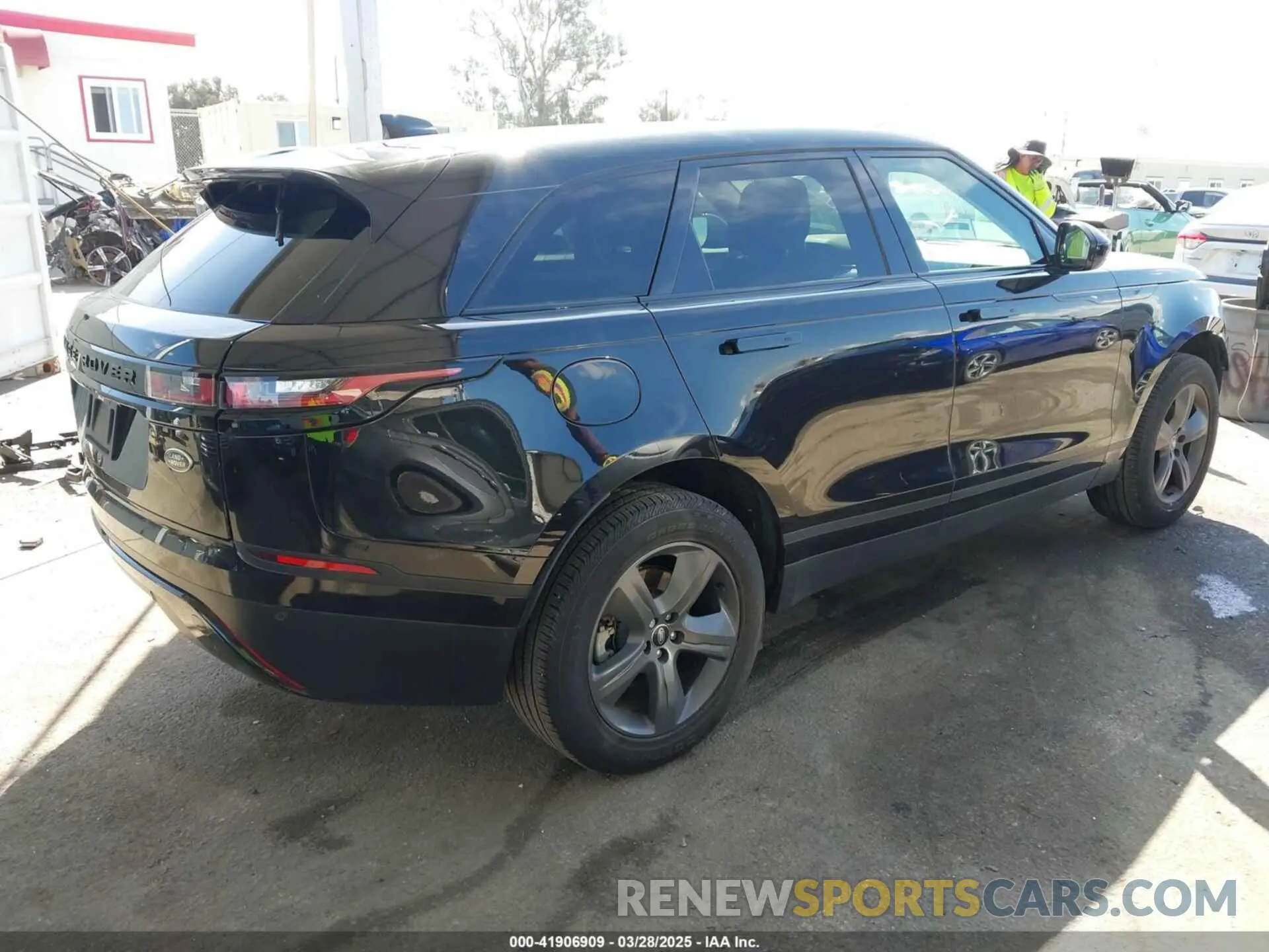 4 fotografías del automóvil dañado SALYJ2EXXPA351416 LAND ROVER RANGE ROVER VELAR 2023