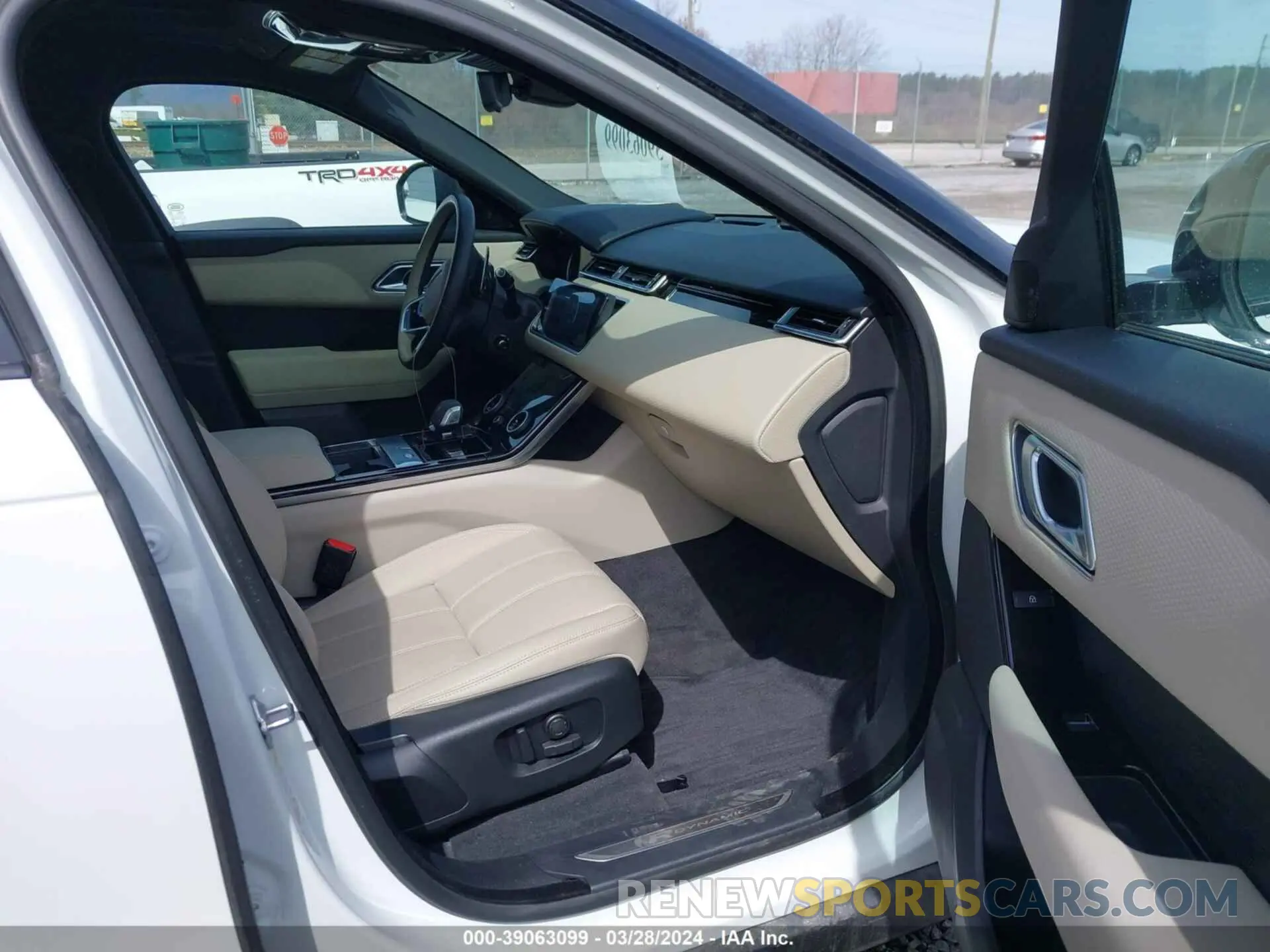 5 fotografías del automóvil dañado SALYT2EU2PA358506 LAND ROVER RANGE ROVER VELAR 2023