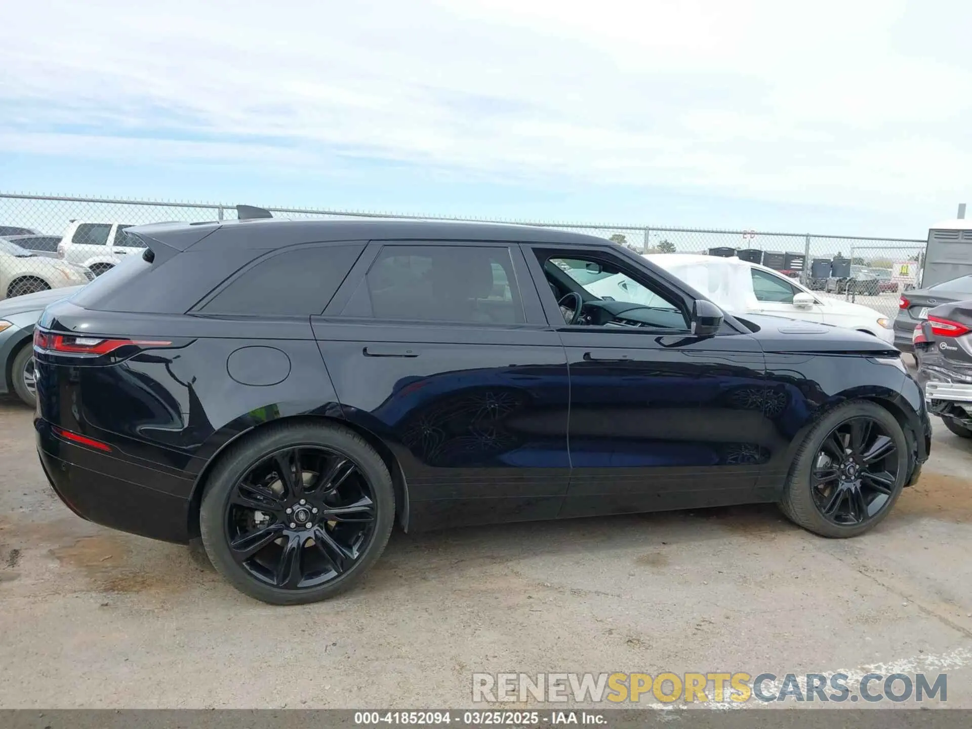 13 fotografías del automóvil dañado SALYT2EU4PA361634 LAND ROVER RANGE ROVER VELAR 2023
