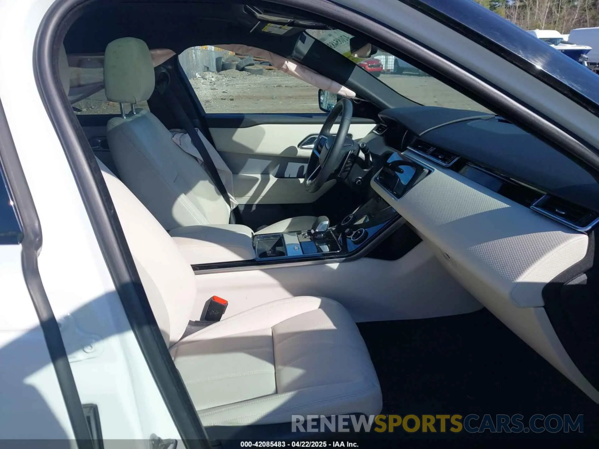 5 fotografías del automóvil dañado SALYT2EU7PA357867 LAND ROVER RANGE ROVER VELAR 2023
