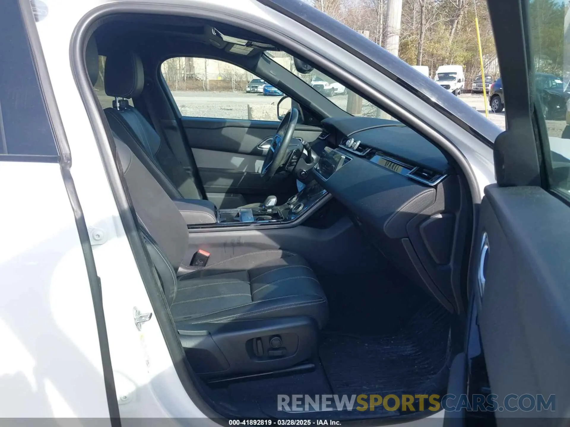 5 fotografías del automóvil dañado SALYT2EX9PA350400 LAND ROVER RANGE ROVER VELAR 2023