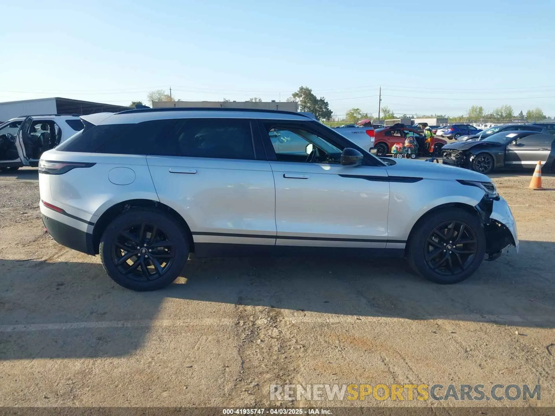 13 fotografías del automóvil dañado SALYJ2EX7RA385591 LAND ROVER RANGE ROVER VELAR 2024