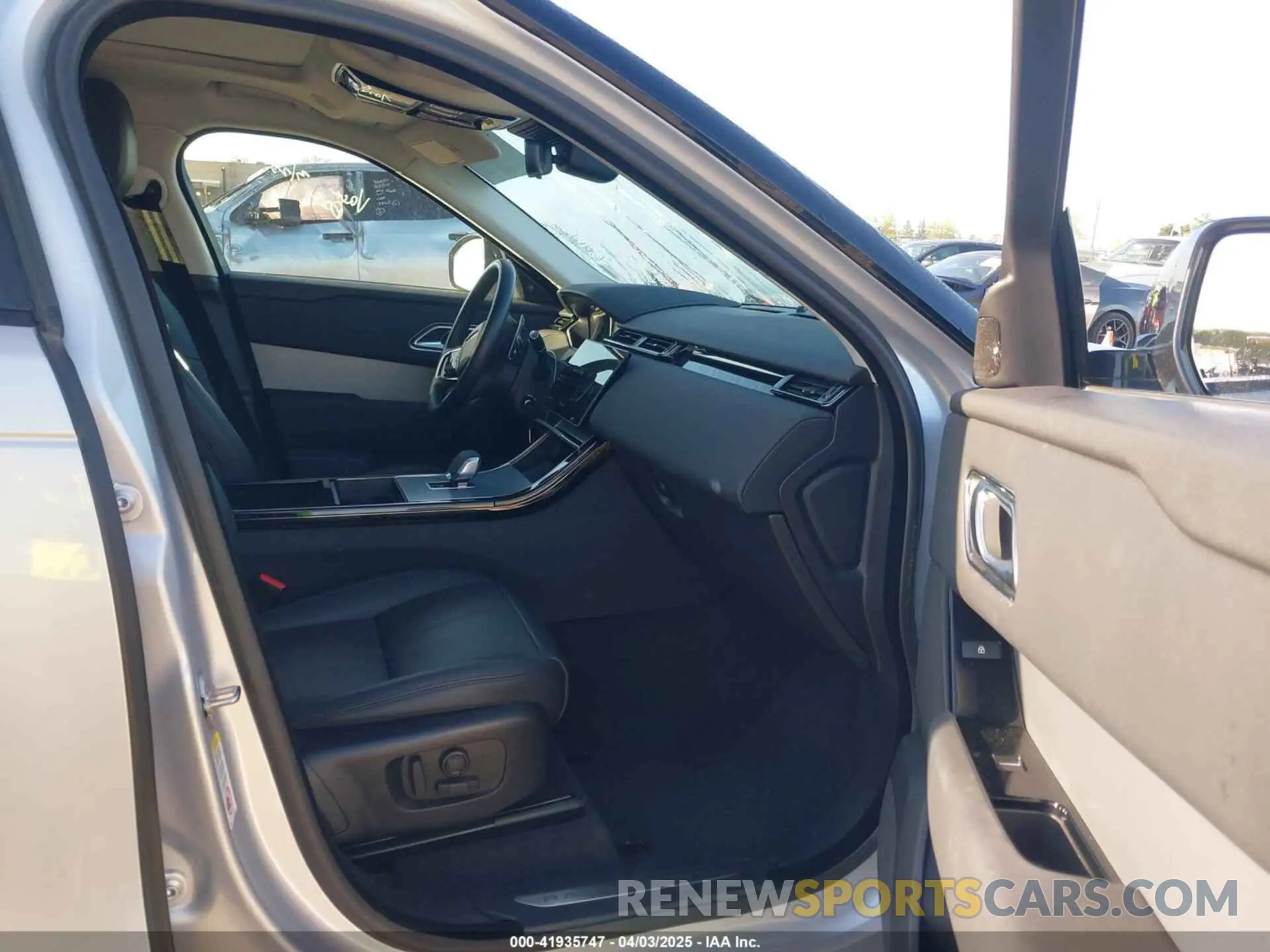 5 fotografías del automóvil dañado SALYJ2EX7RA385591 LAND ROVER RANGE ROVER VELAR 2024