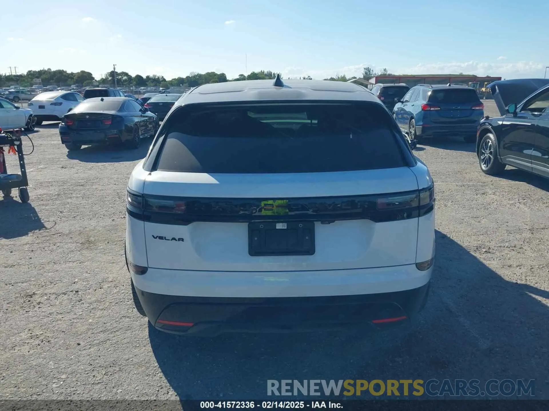 17 fotografías del automóvil dañado SALYL2EX1RA370322 LAND ROVER RANGE ROVER VELAR 2024