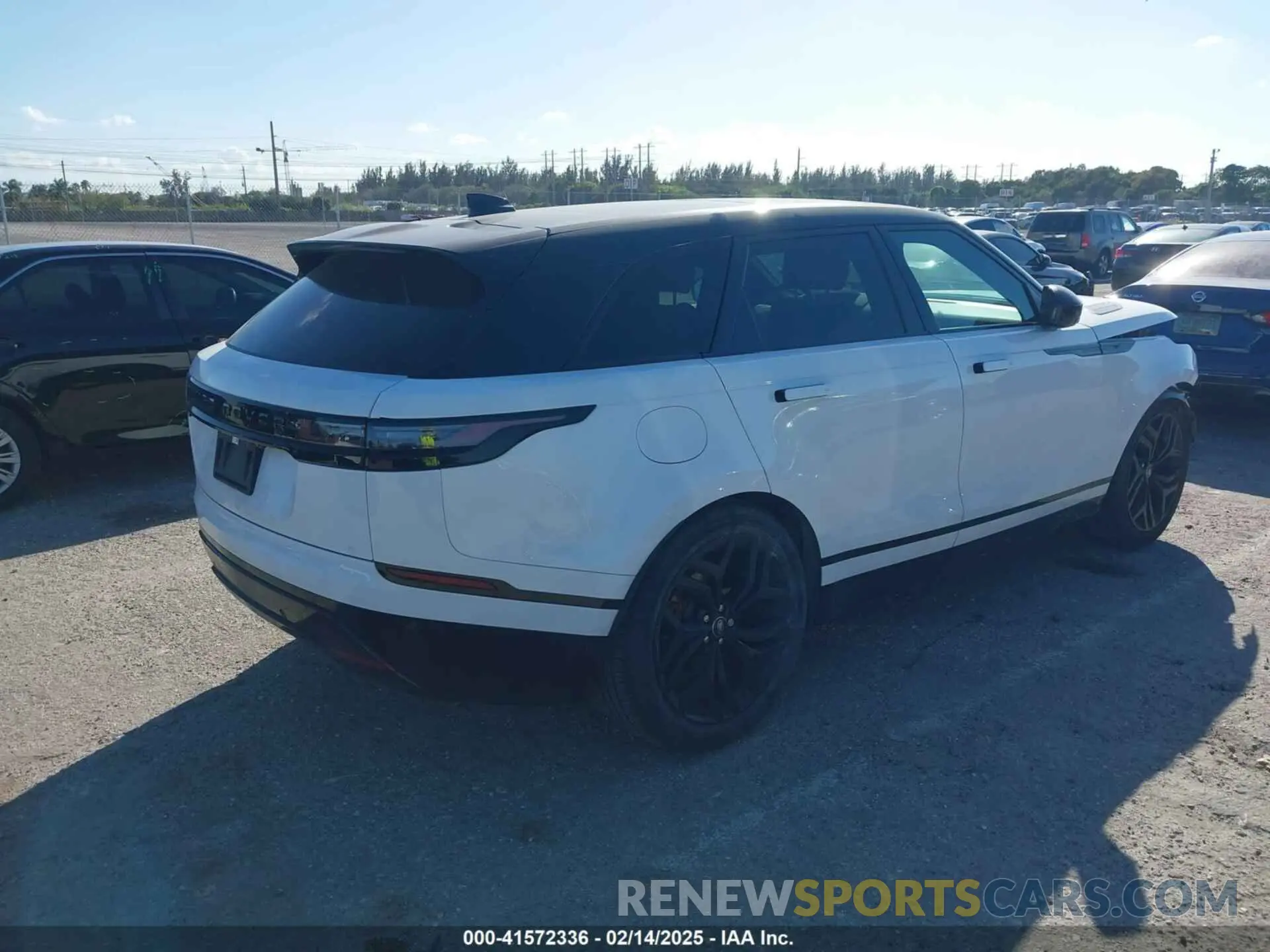 4 fotografías del automóvil dañado SALYL2EX1RA370322 LAND ROVER RANGE ROVER VELAR 2024