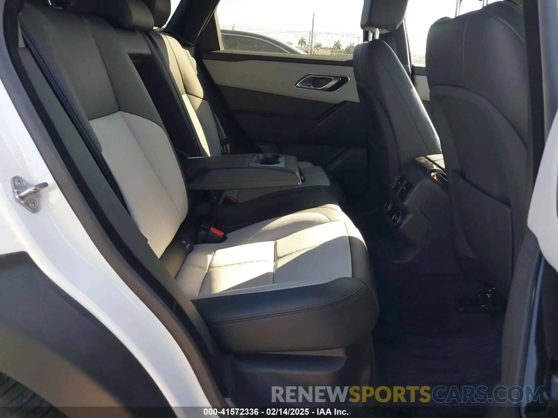 8 fotografías del automóvil dañado SALYL2EX1RA370322 LAND ROVER RANGE ROVER VELAR 2024