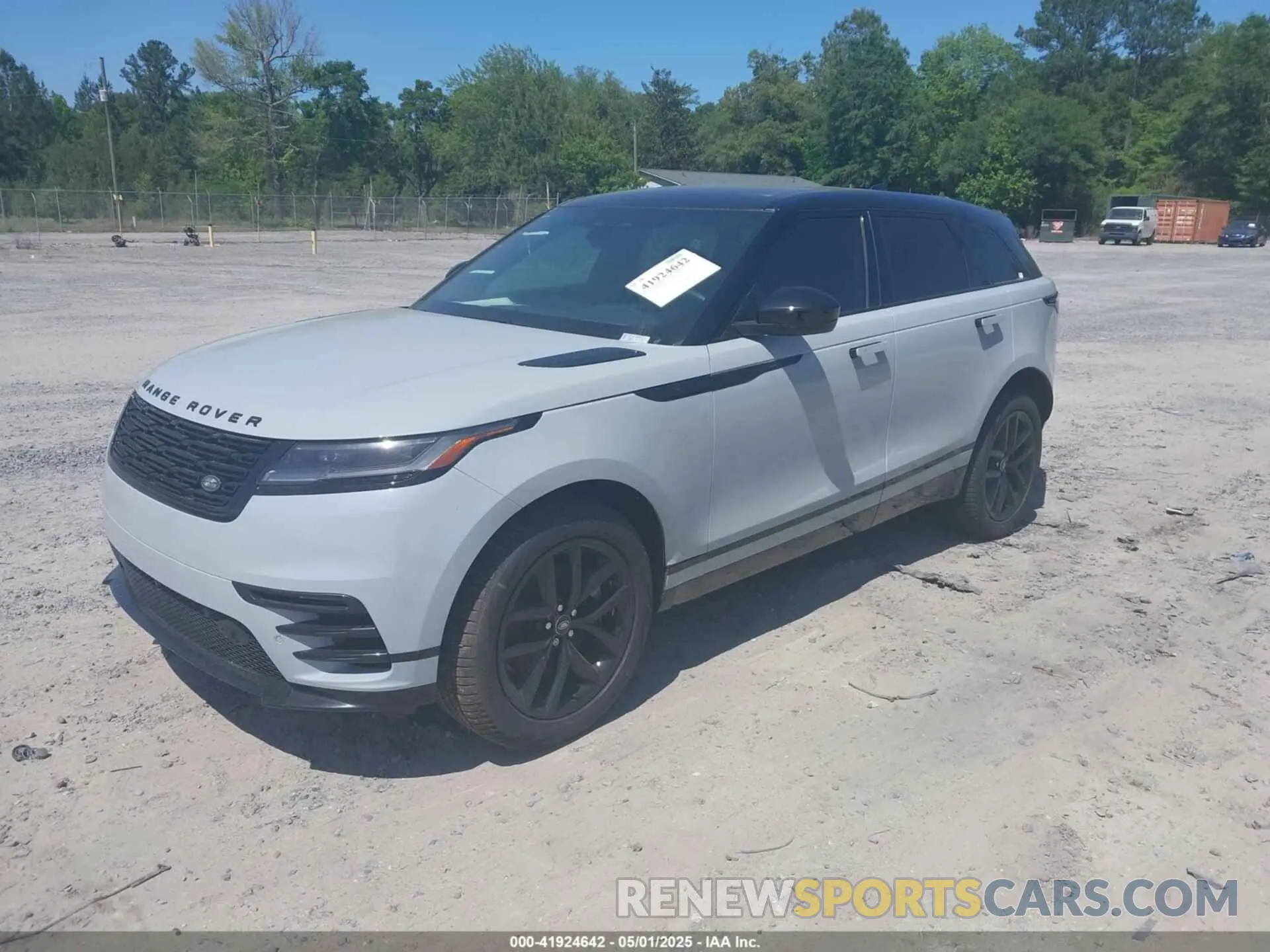 2 fotografías del automóvil dañado SALYL2EX3RA379944 LAND ROVER RANGE ROVER VELAR 2024