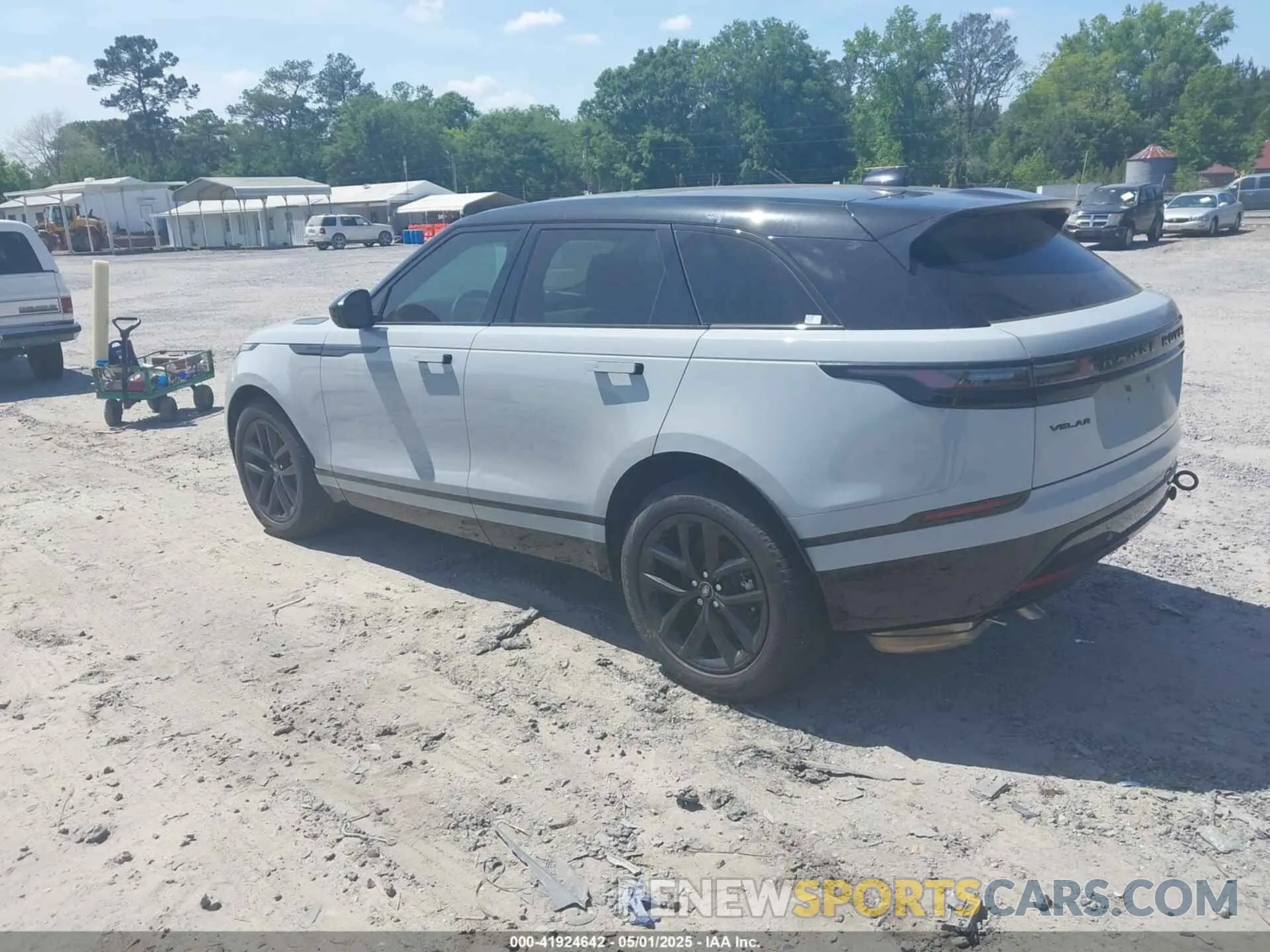 3 fotografías del automóvil dañado SALYL2EX3RA379944 LAND ROVER RANGE ROVER VELAR 2024