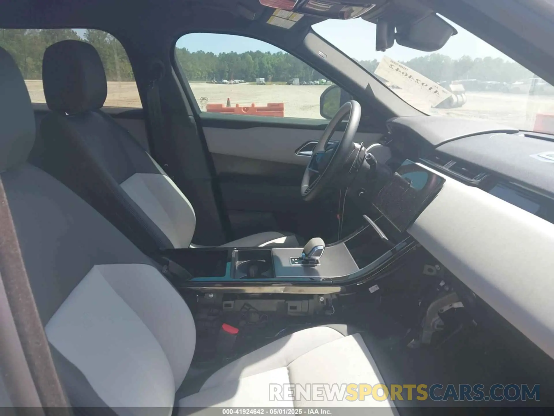 5 fotografías del automóvil dañado SALYL2EX3RA379944 LAND ROVER RANGE ROVER VELAR 2024