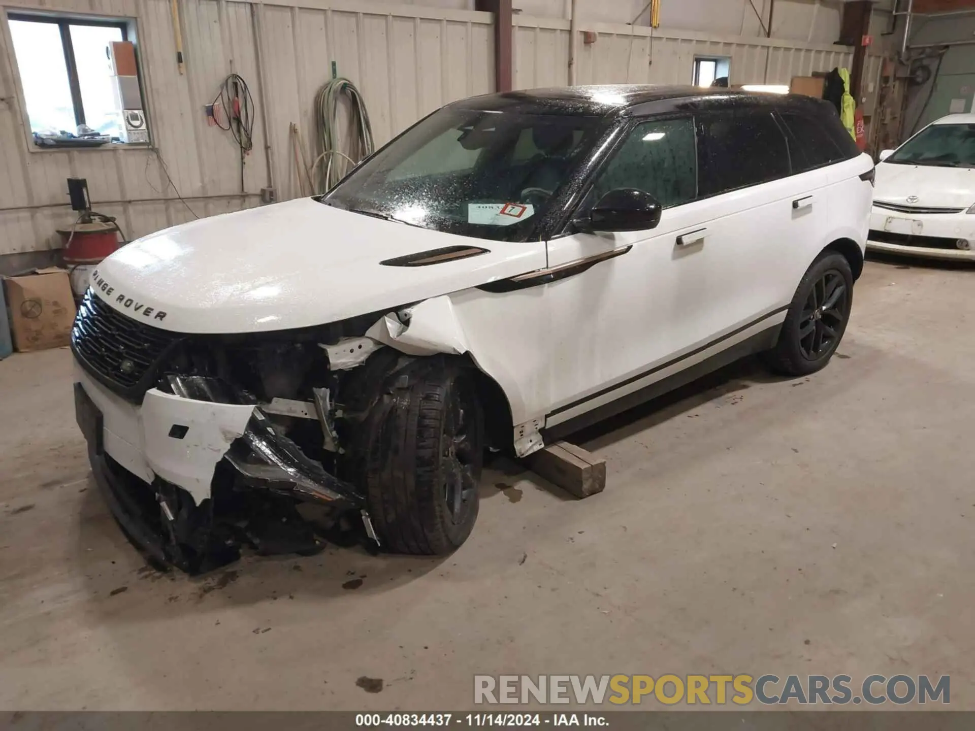 2 fotografías del automóvil dañado SALYL2EX9RA370374 LAND ROVER RANGE ROVER VELAR 2024