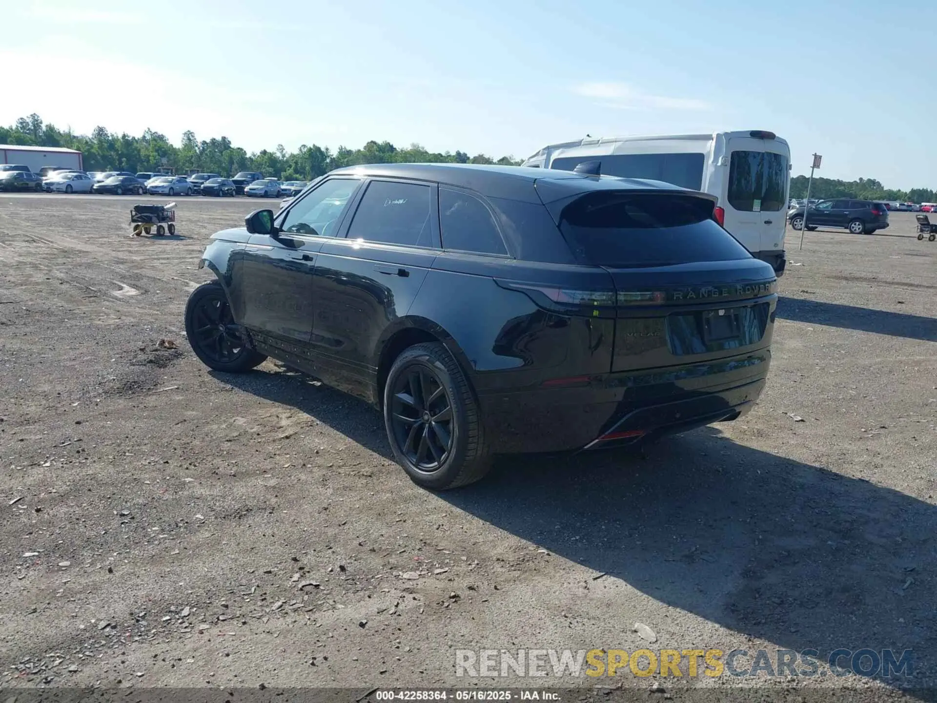 3 fotografías del automóvil dañado SALYL2EXXRA389287 LAND ROVER RANGE ROVER VELAR 2024