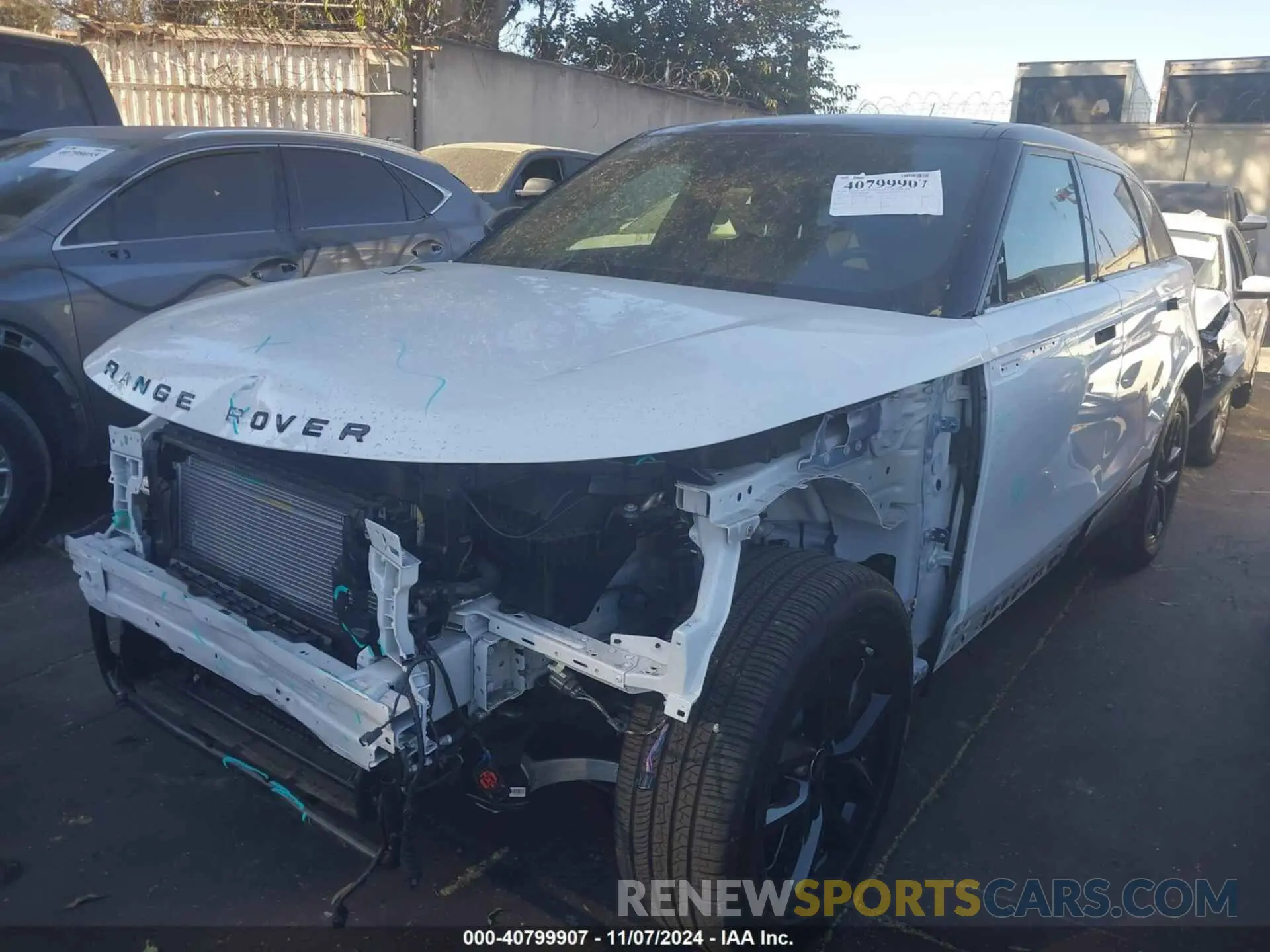 2 fotografías del automóvil dañado SALYJ2EX3SA392513 LAND ROVER RANGE ROVER VELAR 2025