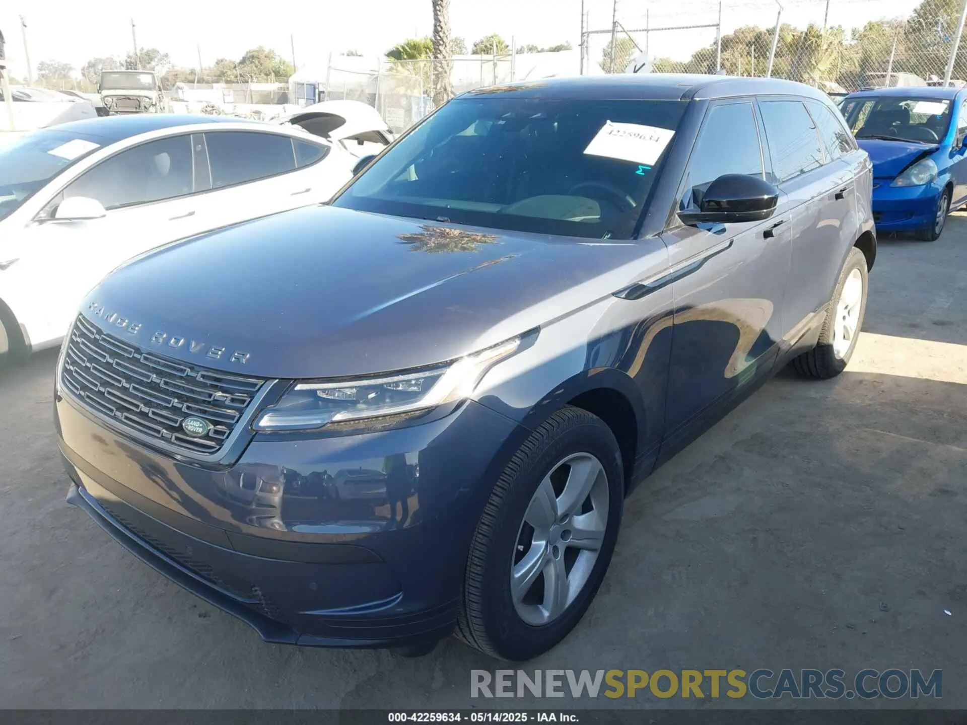 2 fotografías del automóvil dañado SALYJ2EX5SA392822 LAND ROVER RANGE ROVER VELAR 2025