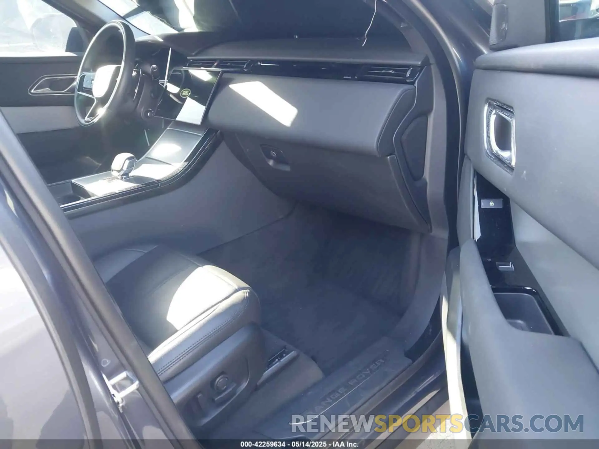 5 fotografías del automóvil dañado SALYJ2EX5SA392822 LAND ROVER RANGE ROVER VELAR 2025