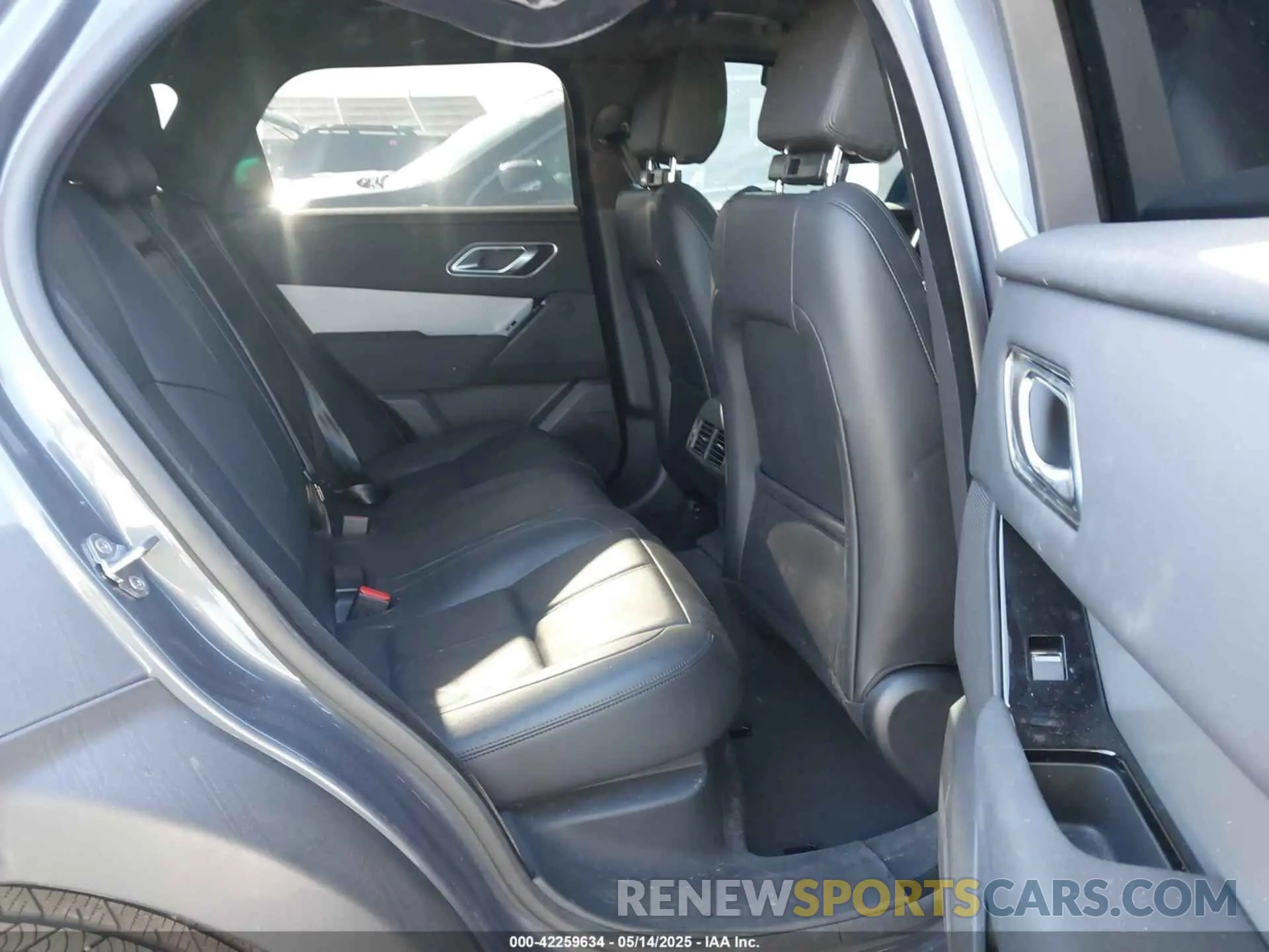 8 fotografías del automóvil dañado SALYJ2EX5SA392822 LAND ROVER RANGE ROVER VELAR 2025