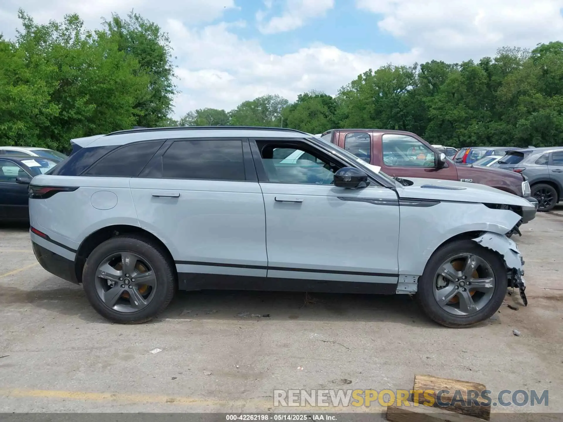 14 fotografías del automóvil dañado SALYL2EX1SA394559 LAND ROVER RANGE ROVER VELAR 2025