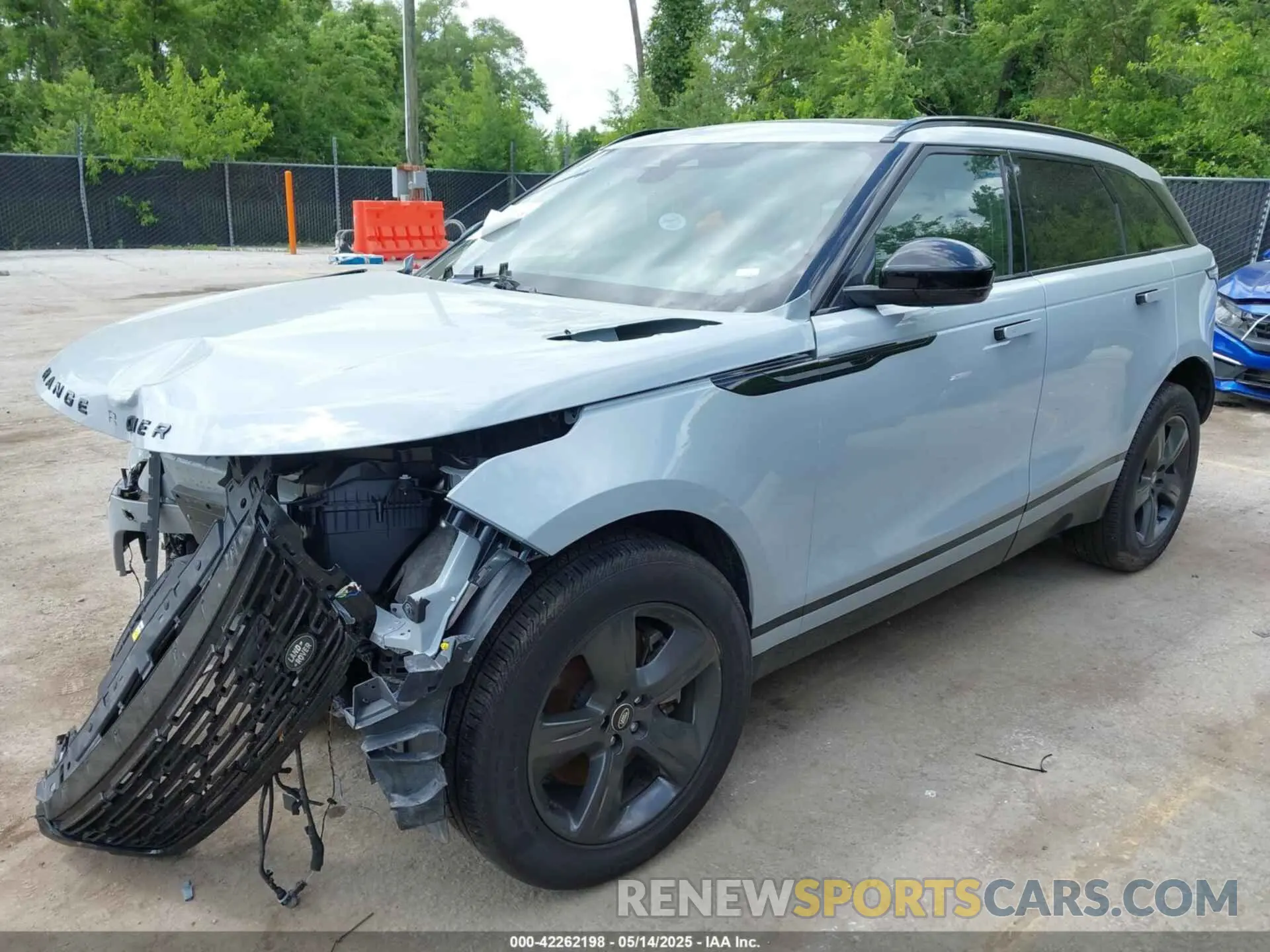 2 fotografías del automóvil dañado SALYL2EX1SA394559 LAND ROVER RANGE ROVER VELAR 2025