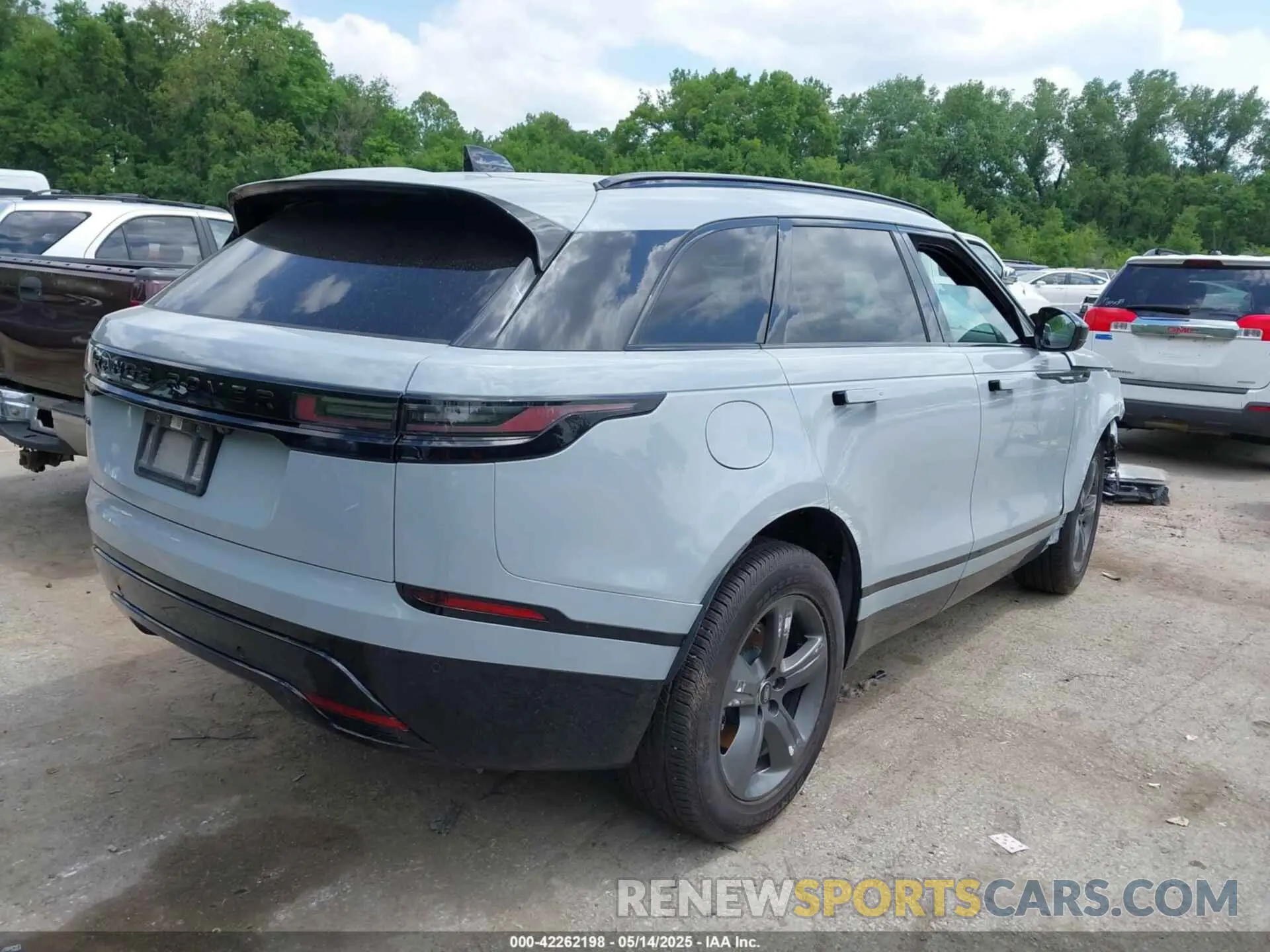 4 fotografías del automóvil dañado SALYL2EX1SA394559 LAND ROVER RANGE ROVER VELAR 2025