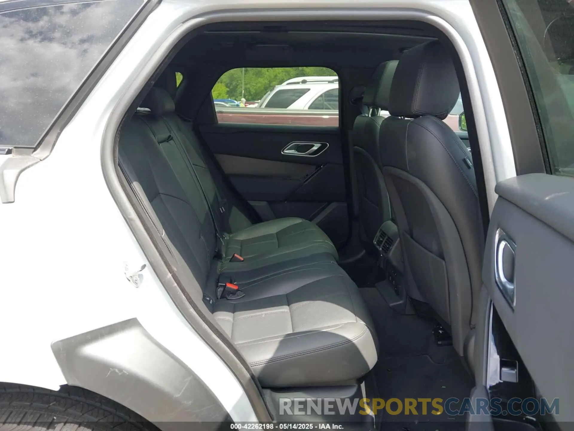 8 fotografías del automóvil dañado SALYL2EX1SA394559 LAND ROVER RANGE ROVER VELAR 2025
