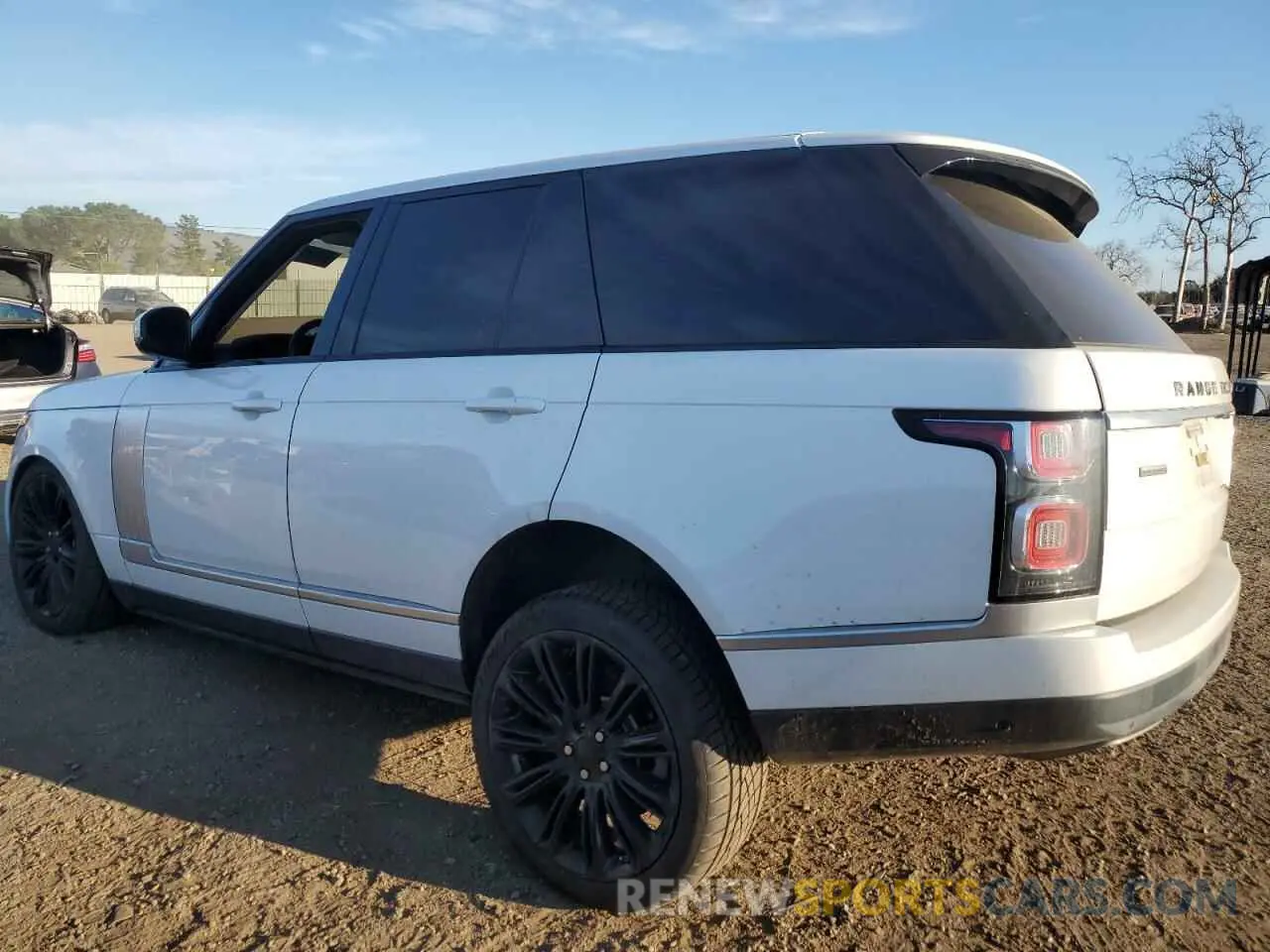 2 fotografías del automóvil dañado SALGS2RE9KA537734 LAND ROVER RANGEROVER 2019