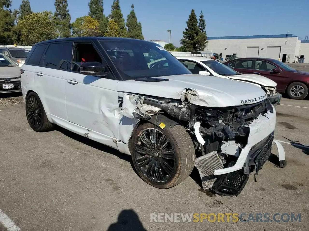 4 fotografías del automóvil dañado SALWV2REXKA817911 LAND ROVER RANGEROVER 2019