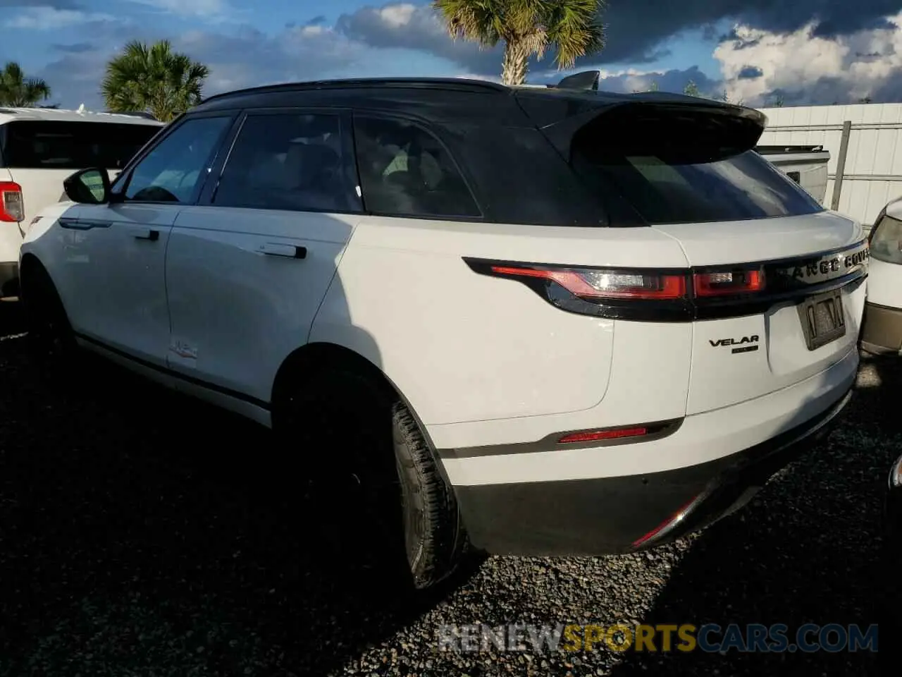 2 fotografías del automóvil dañado SALYB2EX2KA220373 LAND ROVER RANGEROVER 2019
