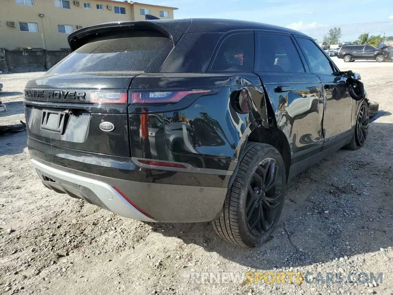 4 fotografías del automóvil dañado SALYL2EX1KA213184 LAND ROVER RANGEROVER 2019