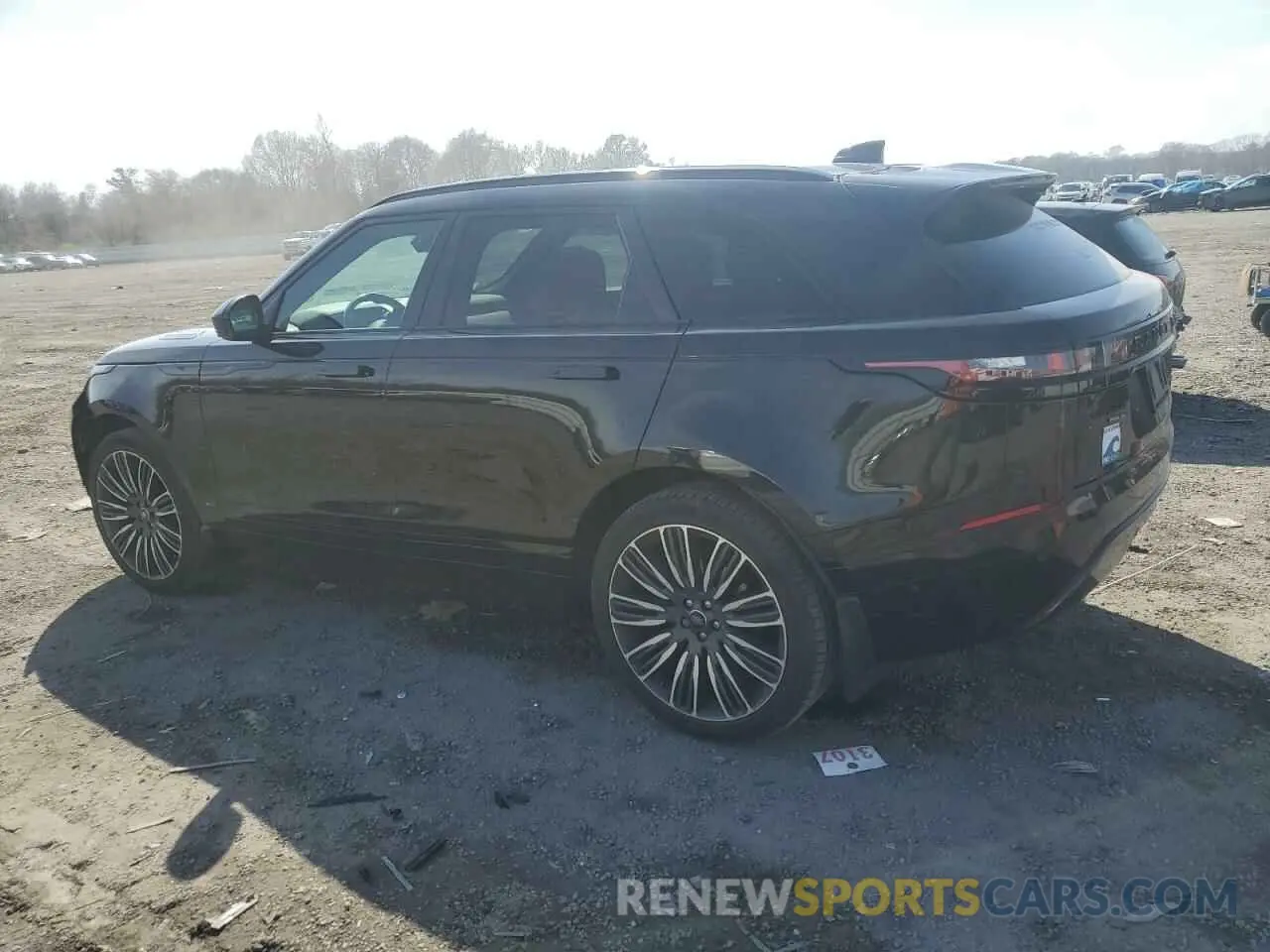 2 fotografías del automóvil dañado SALYL2EX5KA215004 LAND ROVER RANGEROVER 2019