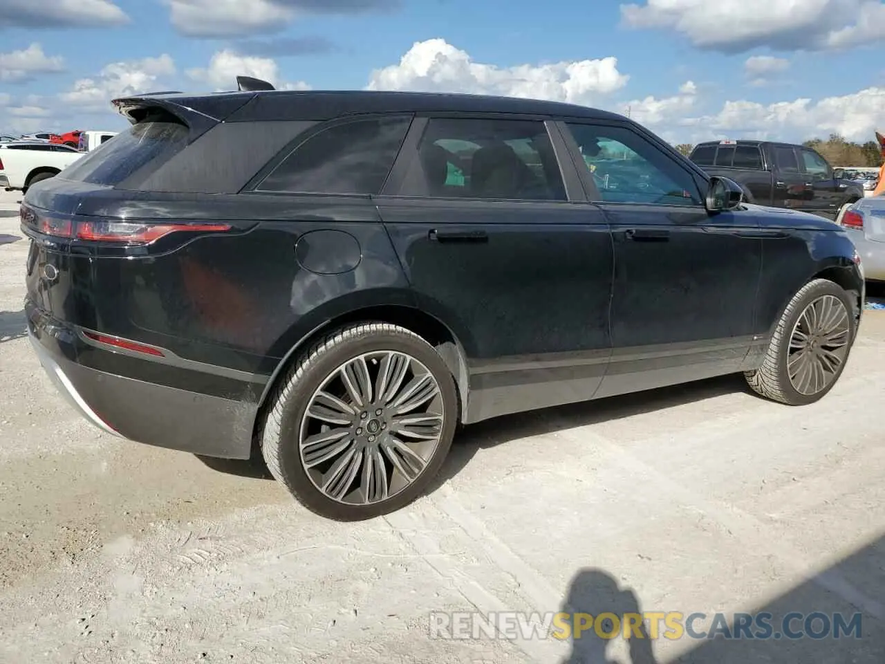 3 fotografías del automóvil dañado SALYL2EX8KA206233 LAND ROVER RANGEROVER 2019