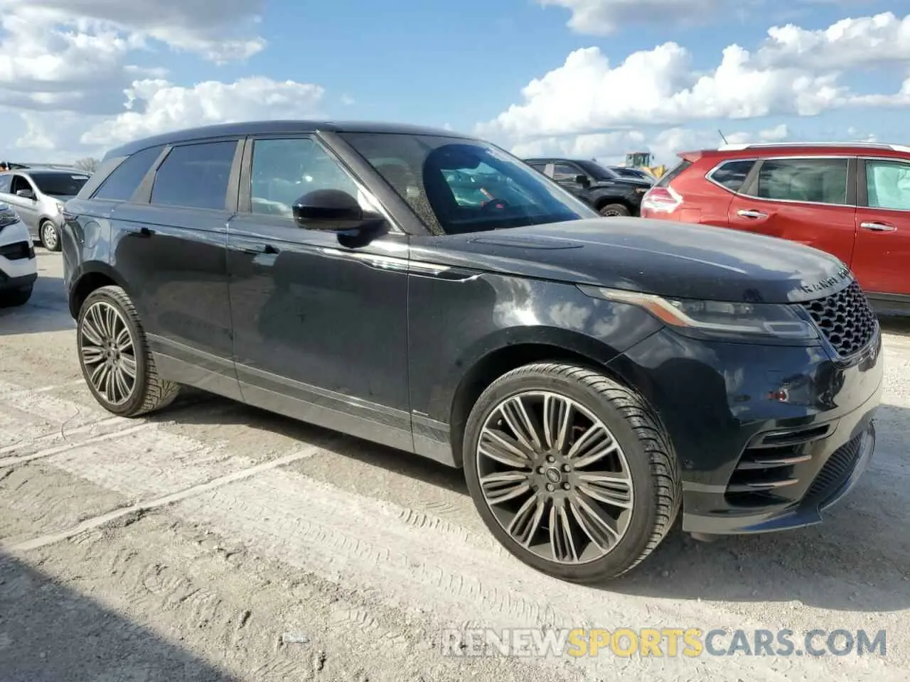 4 fotografías del automóvil dañado SALYL2EX8KA206233 LAND ROVER RANGEROVER 2019