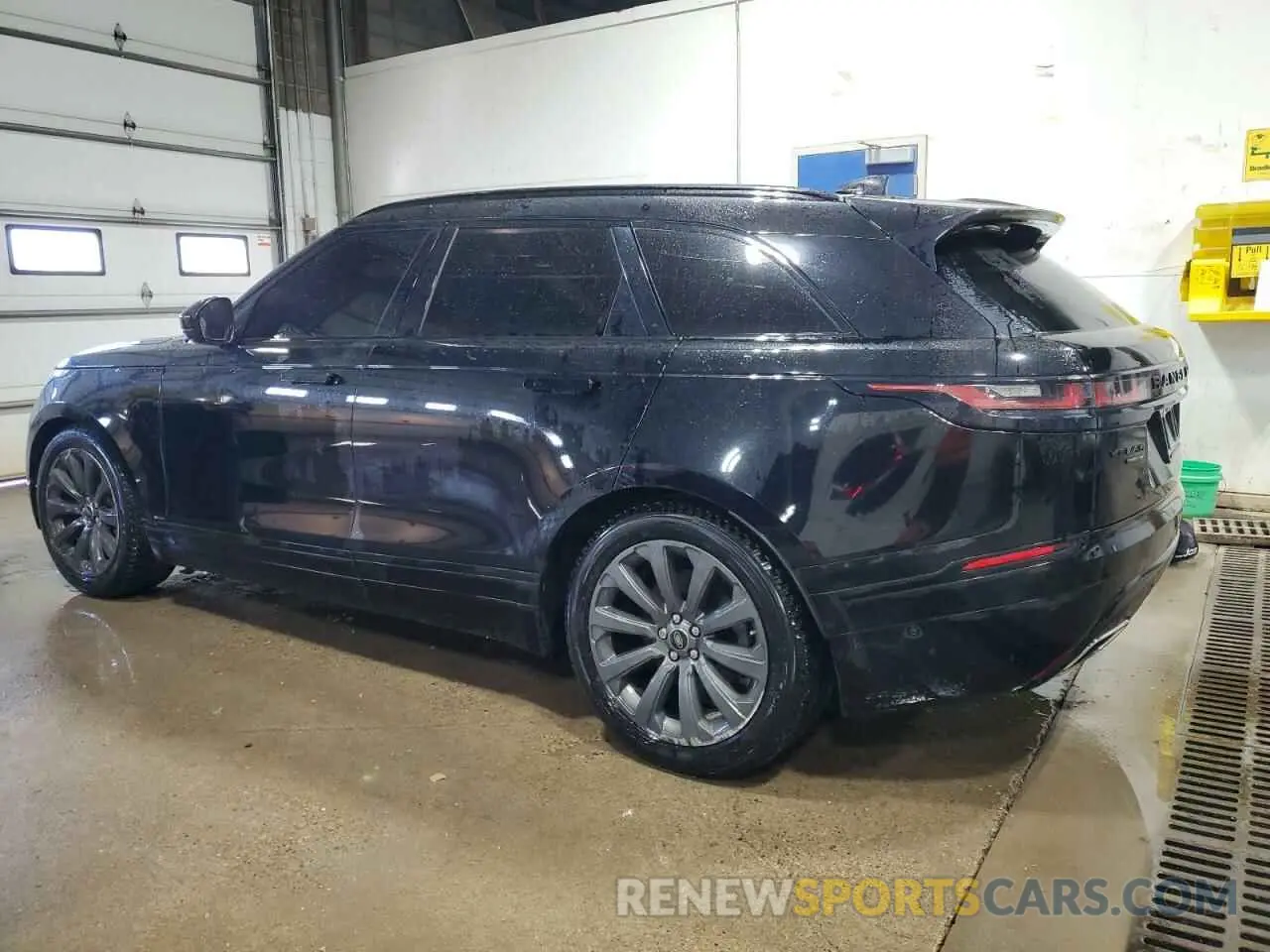 2 fotografías del automóvil dañado SALYL2FV0KA216901 LAND ROVER RANGEROVER 2019