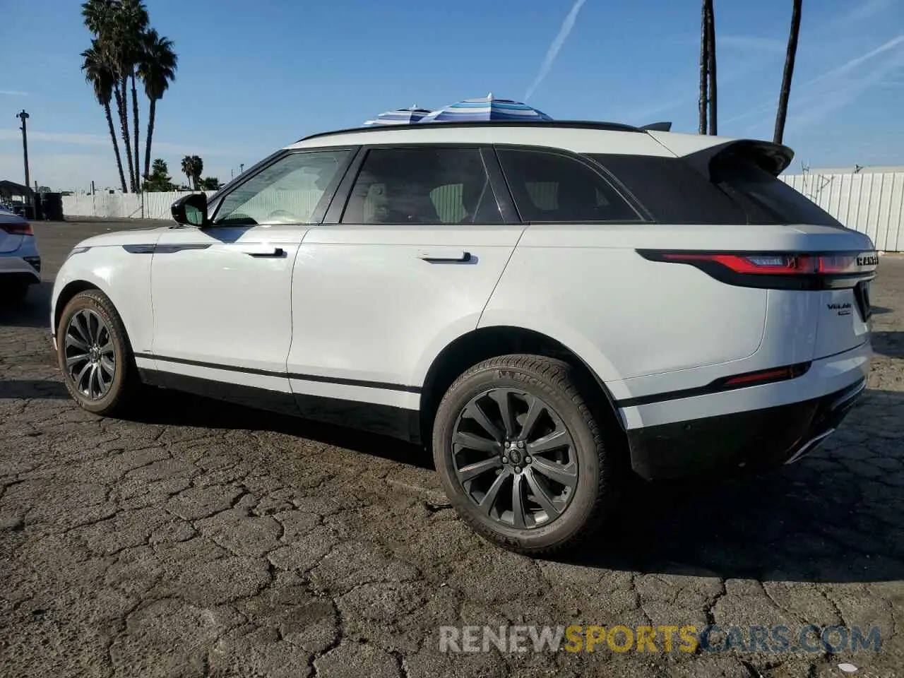 2 fotografías del automóvil dañado SALYL2FV1KA225879 LAND ROVER RANGEROVER 2019