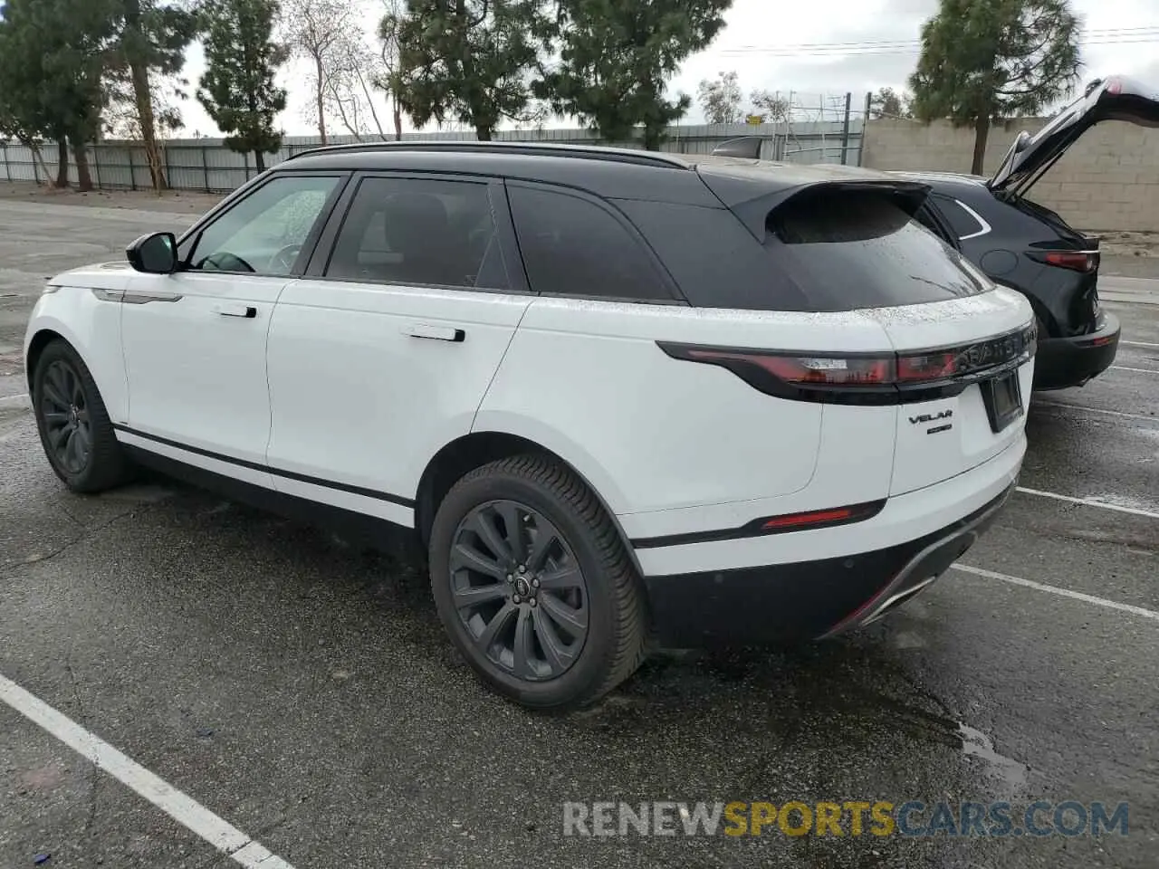 2 fotografías del automóvil dañado SALYL2FV6KA207863 LAND ROVER RANGEROVER 2019