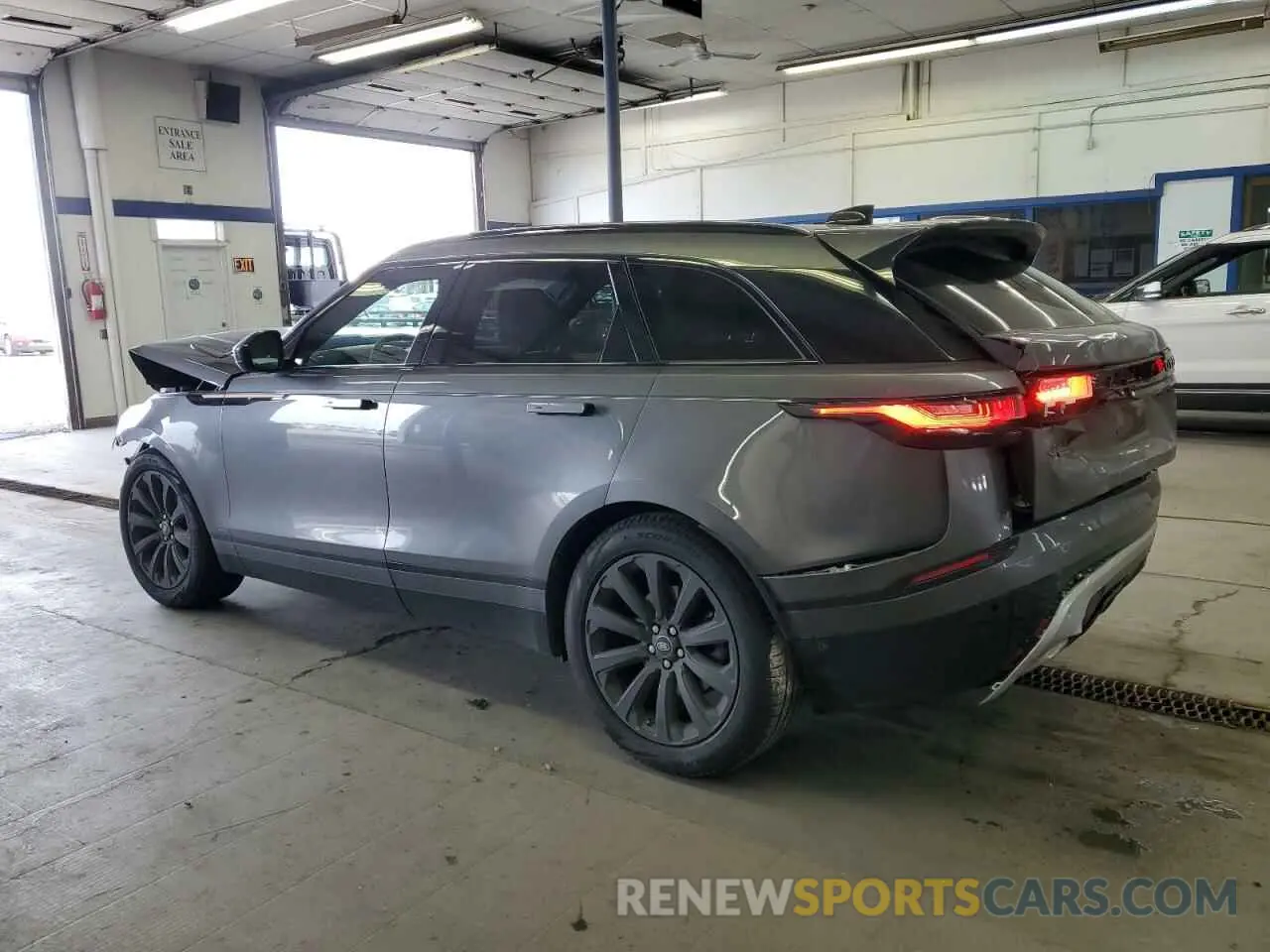 2 fotografías del automóvil dañado SALYL2FV8KA211395 LAND ROVER RANGEROVER 2019