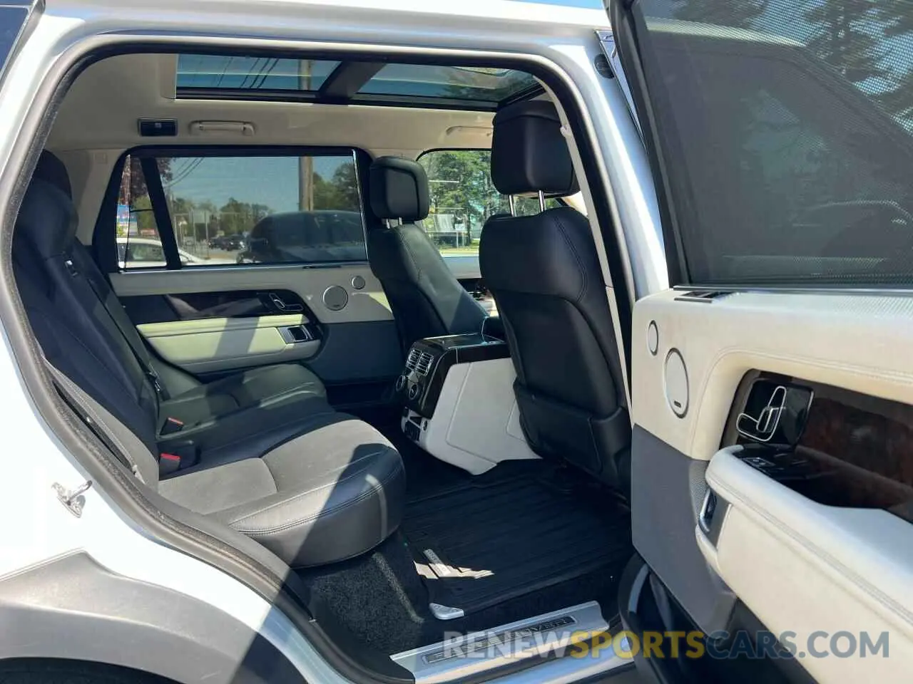 6 fotografías del automóvil dañado SALGS5SEXLA404736 LAND ROVER RANGEROVER 2020
