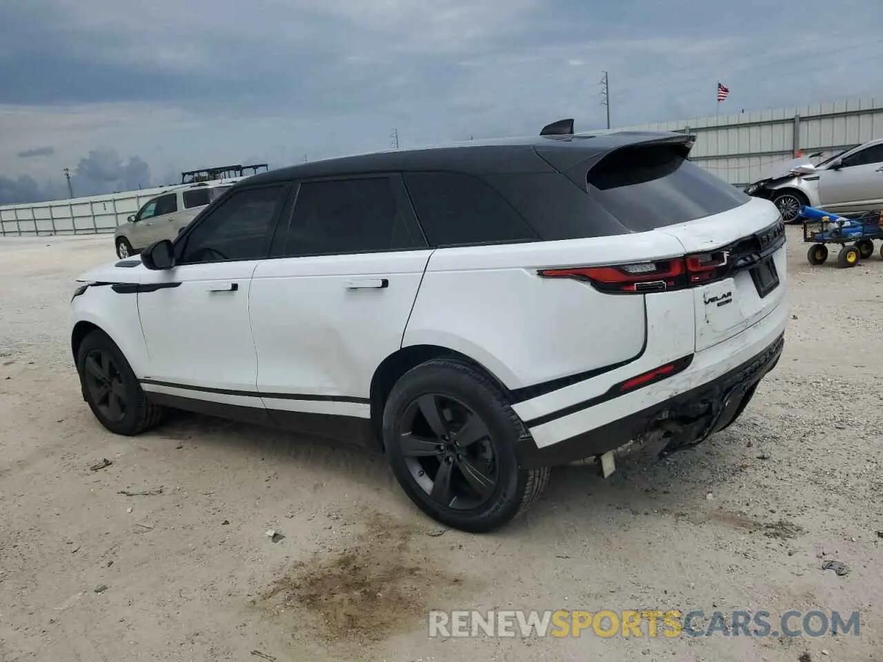2 fotografías del automóvil dañado SALYK2EX9LA244087 LAND ROVER RANGEROVER 2020