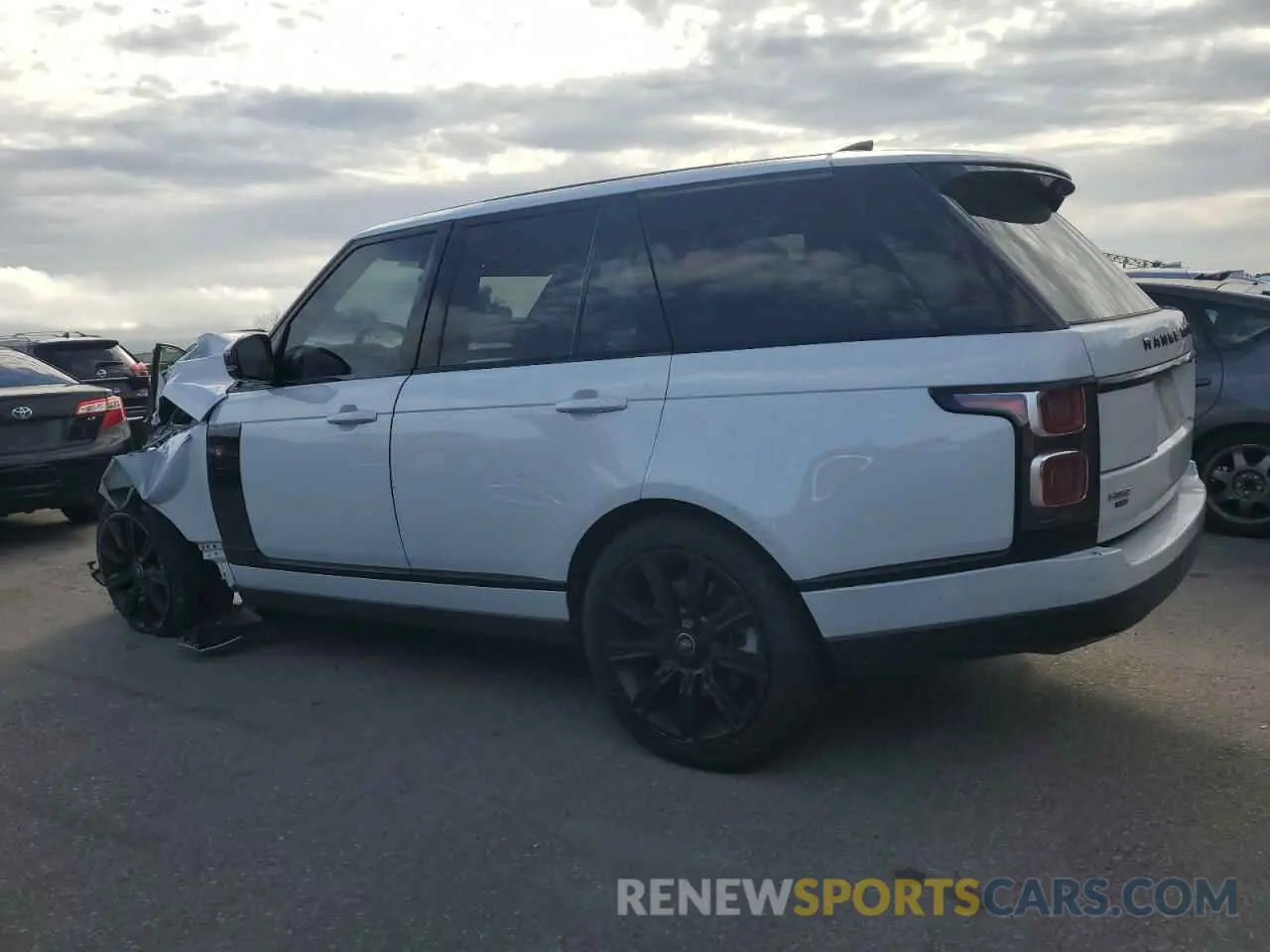 2 fotografías del automóvil dañado SALGS4RY4MA420118 LAND ROVER RANGEROVER 2021