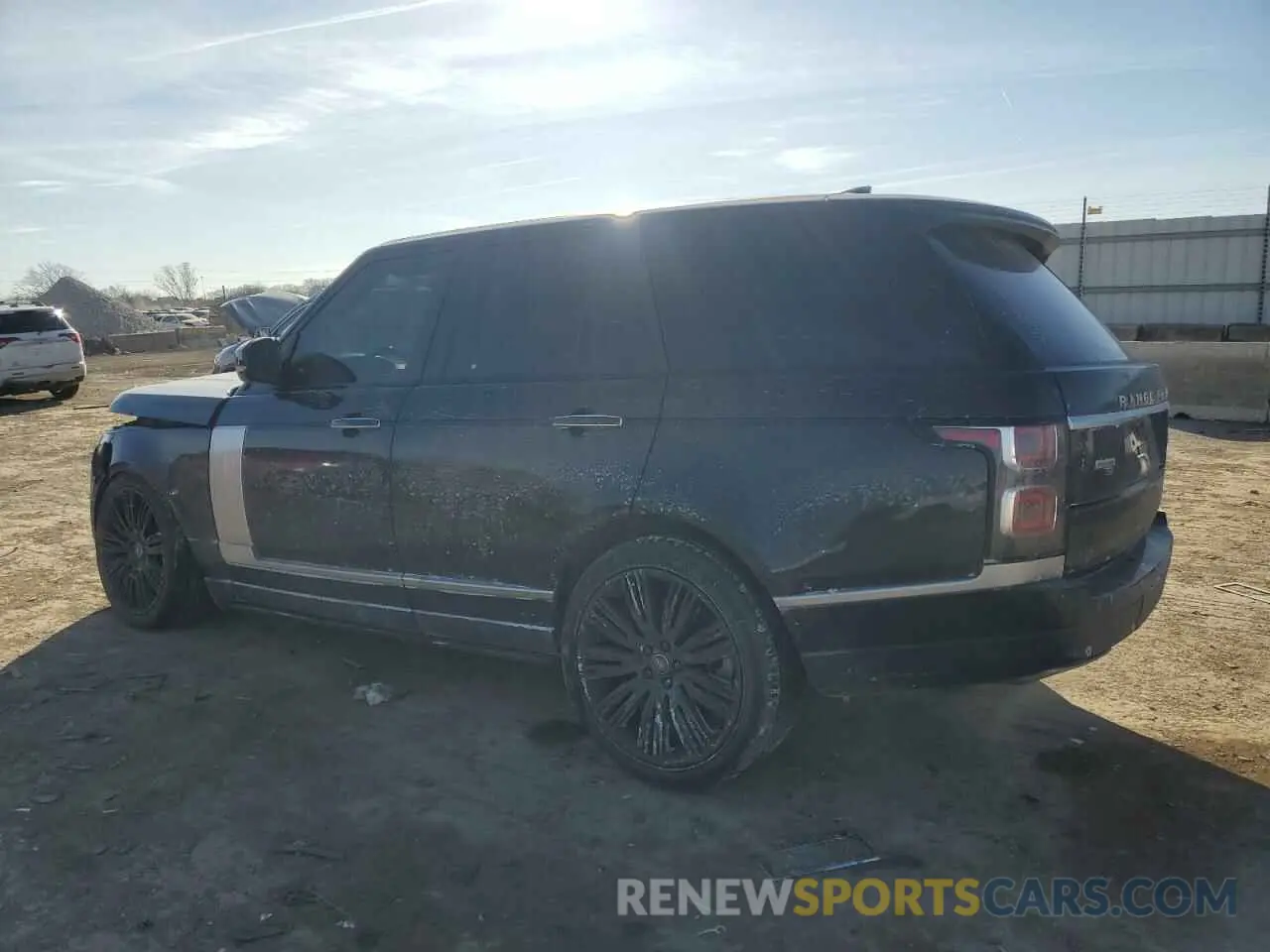 2 fotografías del automóvil dañado SALGV2SE3MA423815 LAND ROVER RANGEROVER 2021