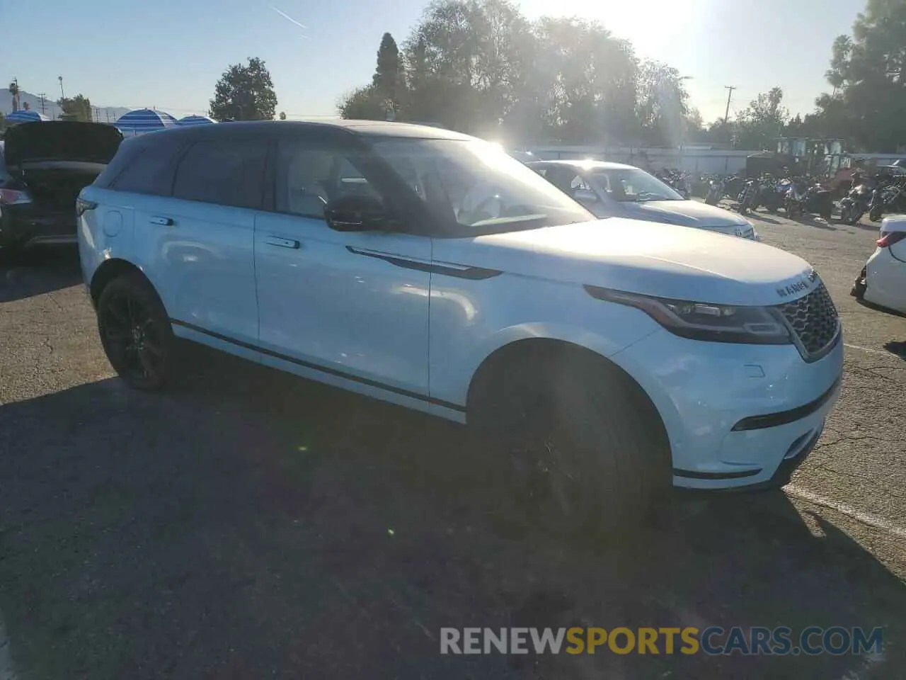 4 fotografías del automóvil dañado SALYJ2EX2MA315599 LAND ROVER RANGEROVER 2021