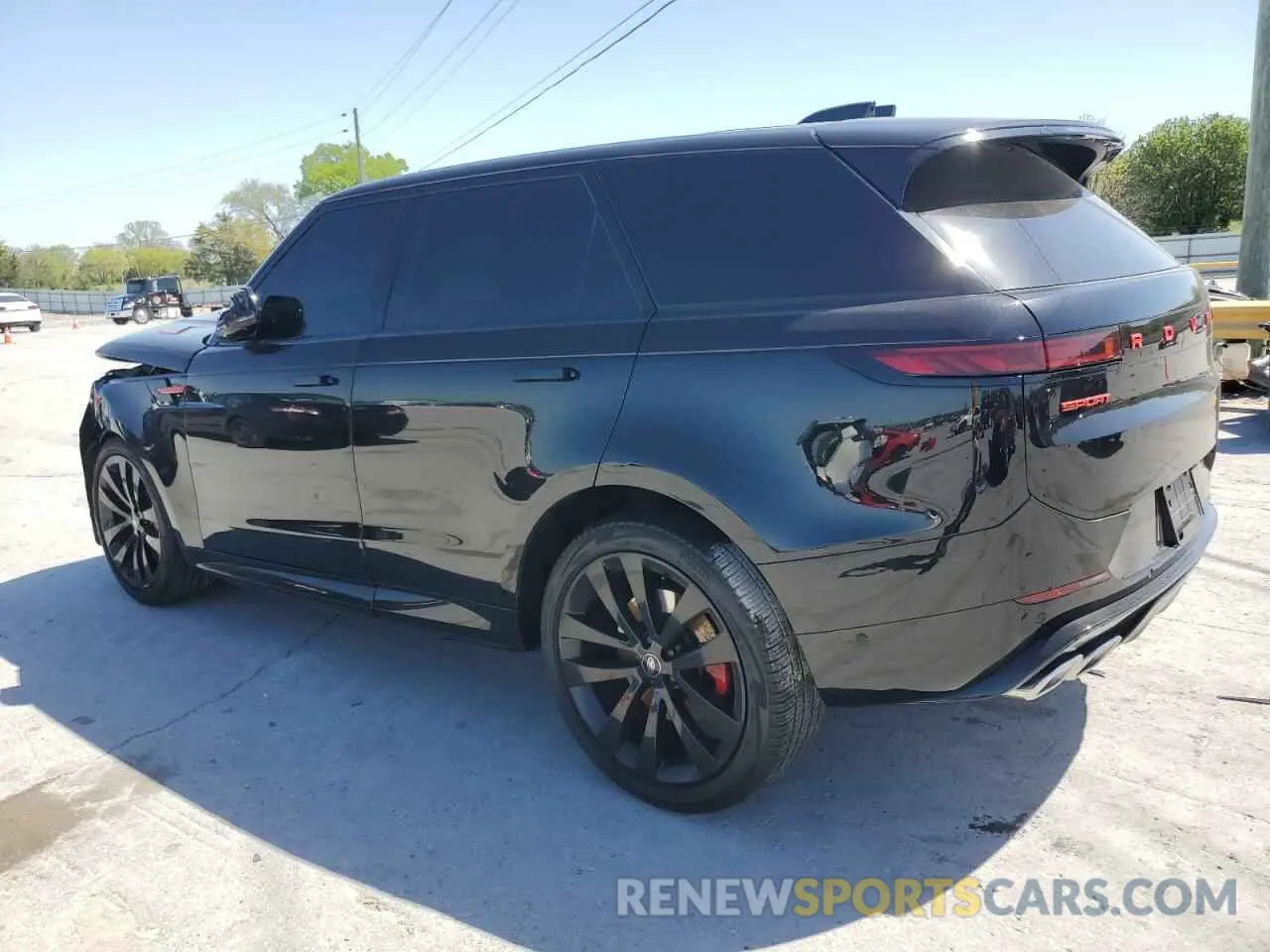 2 fotografías del automóvil dañado SAL1V9E70PA125397 LAND ROVER RANGEROVER 2023