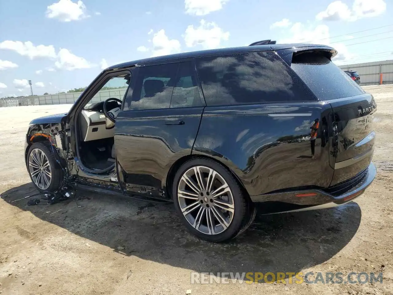 2 fotografías del automóvil dañado SALKP9E73PA083967 LAND ROVER RANGEROVER 2023