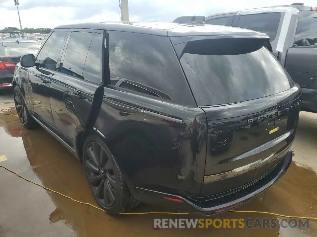 2 fotografías del automóvil dañado SALKU9E79PA036743 LAND ROVER RANGEROVER 2023