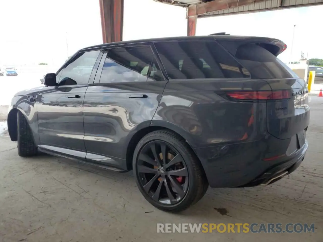 2 fotografías del automóvil dañado SAL1L9FU4RA188628 LAND ROVER RANGEROVER 2024