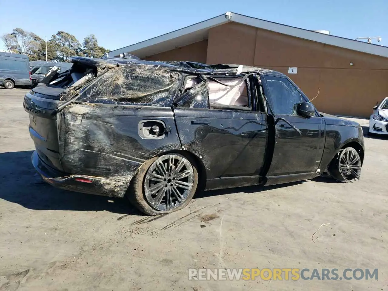 3 fotografías del automóvil dañado SALK1BE97RA210345 LAND ROVER RANGEROVER 2024